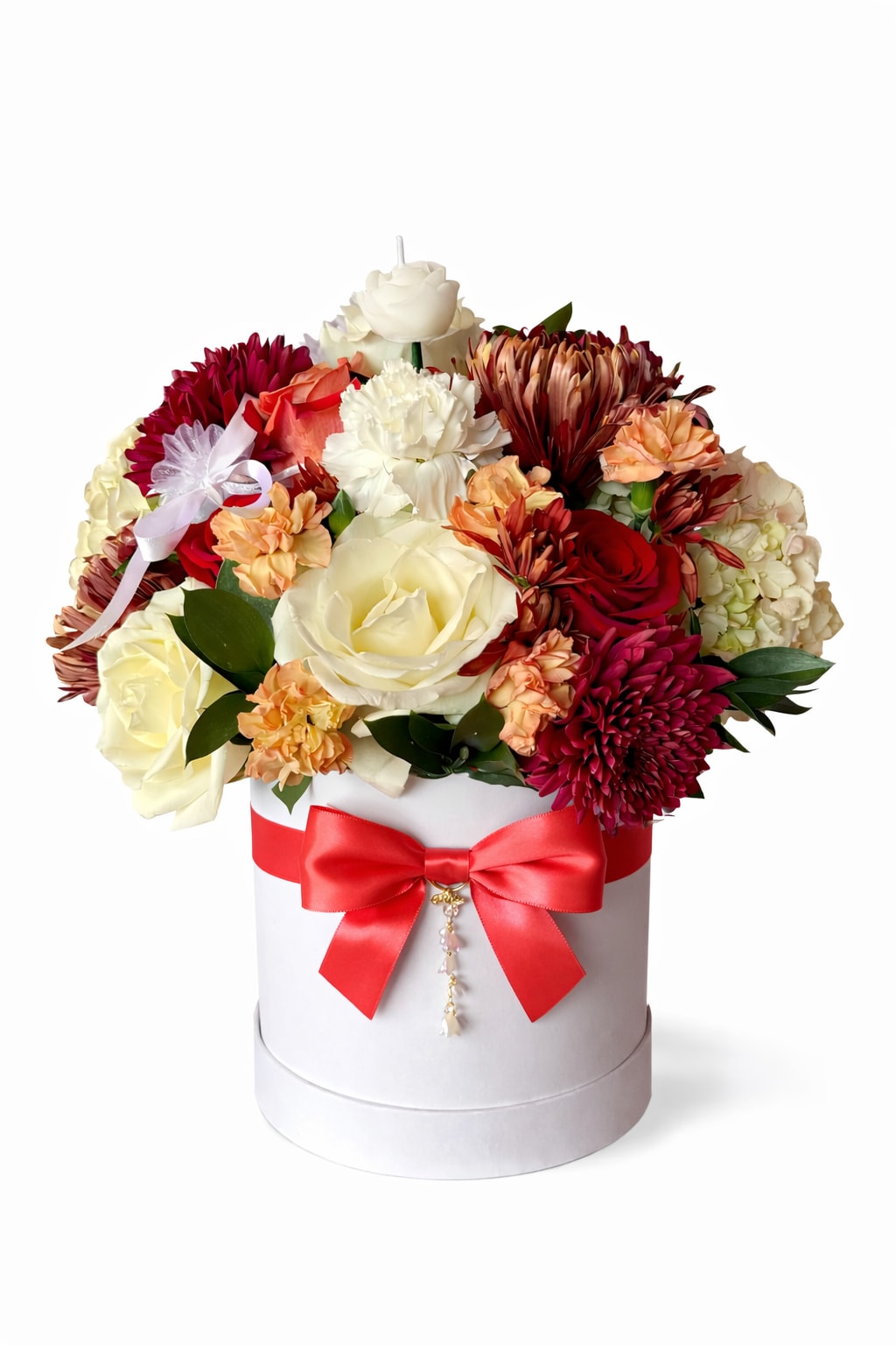 Flower Box ÂmFleur – Création Signature - This exclusive flower box is a designer’s choice creation, entirely imagined and crafted by ÂmFleur. Each piece is unique and inspired by seasonal blooms, textures, colors, and the moment itself.  You give us your intention, your occasion, and your mood — we take care of the rest. From romantic and soft to bold and expressive, your flower box will be a true reflection of ÂmFleur’s creative touch.   Optional add-ons available to personalize your gift even more: – scented candle – decorative keychain – skincare or beauty item – plush toy or small surprise gift  Perfect for those who love being surprised and trust the artistry behind every creation.