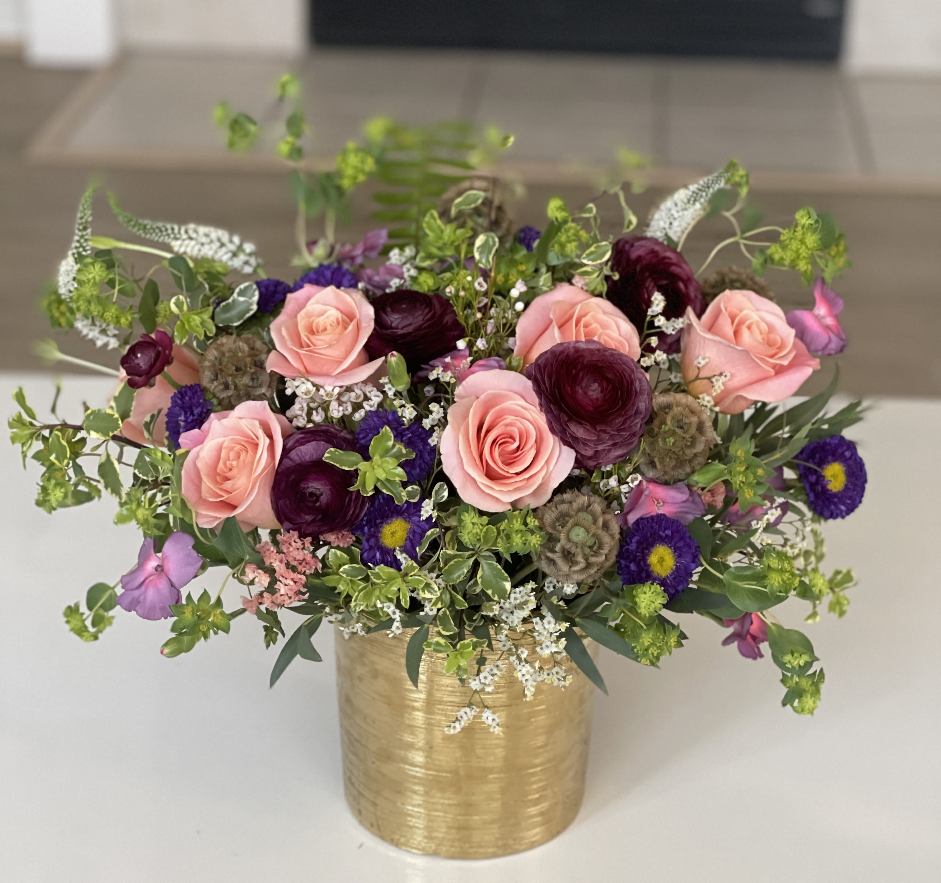 Adara Wild - Blooms of wild colors. The colors may changed according with the availability.