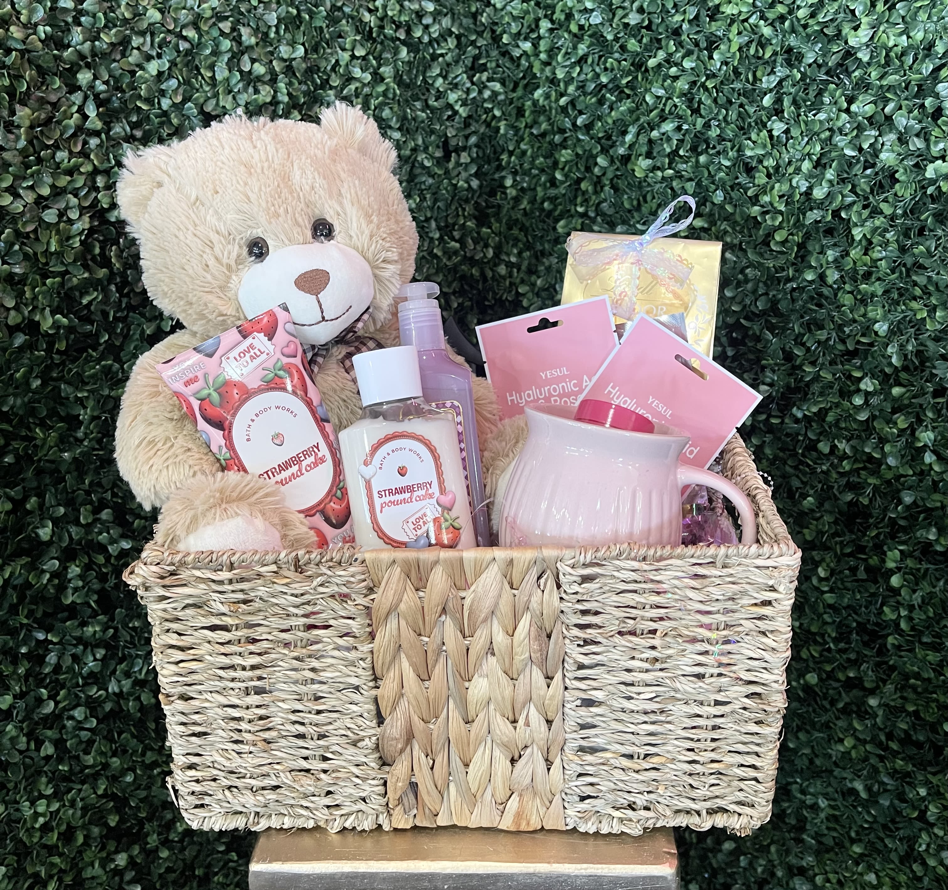 Designer's Choice Gift Baskets For Her - Don’t know where to get your leave it up to the designers. A personalized gift, made with care and a splash of creativity! leave it all up to us and make it a true Designer’s Choice.  If you have a special request let us know at checkout in the comments the special occasion you’re sending this basket for. (: we can’t guarantee a certain item due to our availability but we’ll do our best to match your vision.  Items shown are representative only and vary based on season and current inventory availability. Please indicate any known food allergies for recipient. Provide any specific delivery instructions, i.e. gated community, gate access code, etc. Add a personalized, complimentary card message to top off your gift!