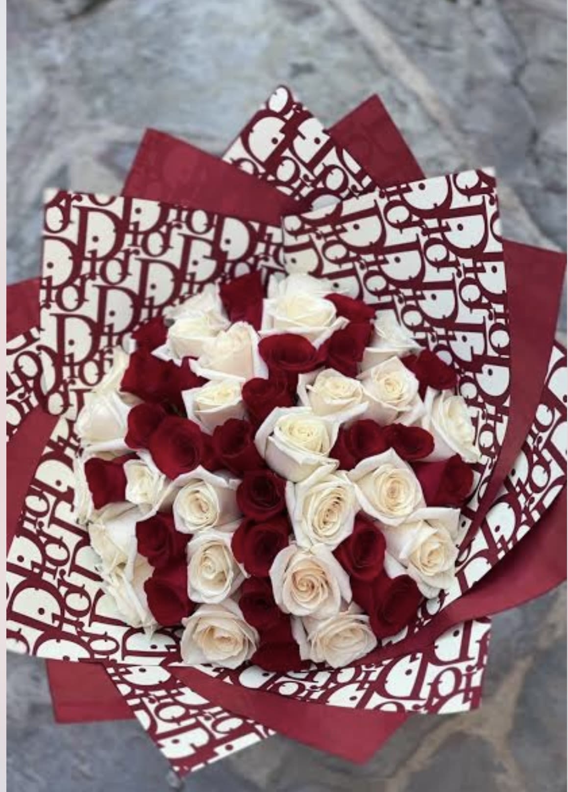 Queen ramo buchon - Luxury long roses include butterfly and crow Standar 50 roses Delux 75 roses Premium 100