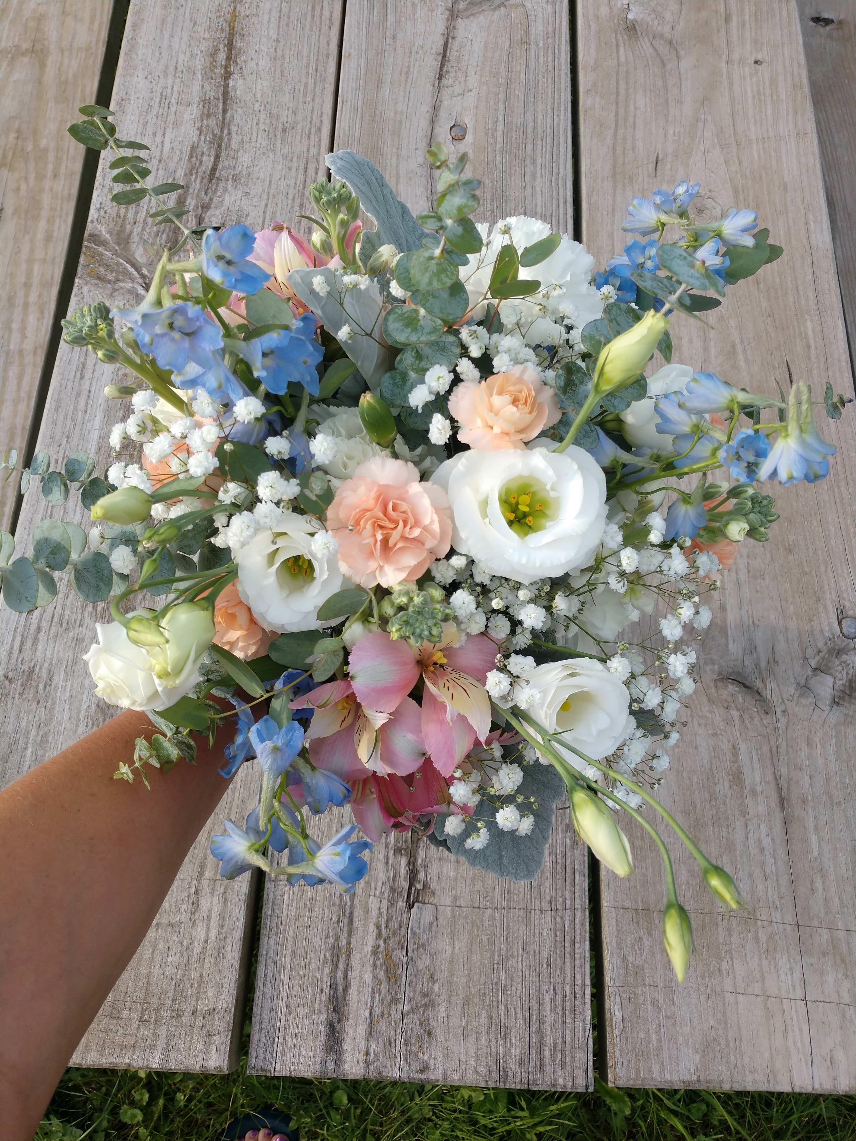 12 Months Subscription - Loose Bouquet - 12 Months Subscription - Loose Bouquet of designers choice. Does not include a vase.