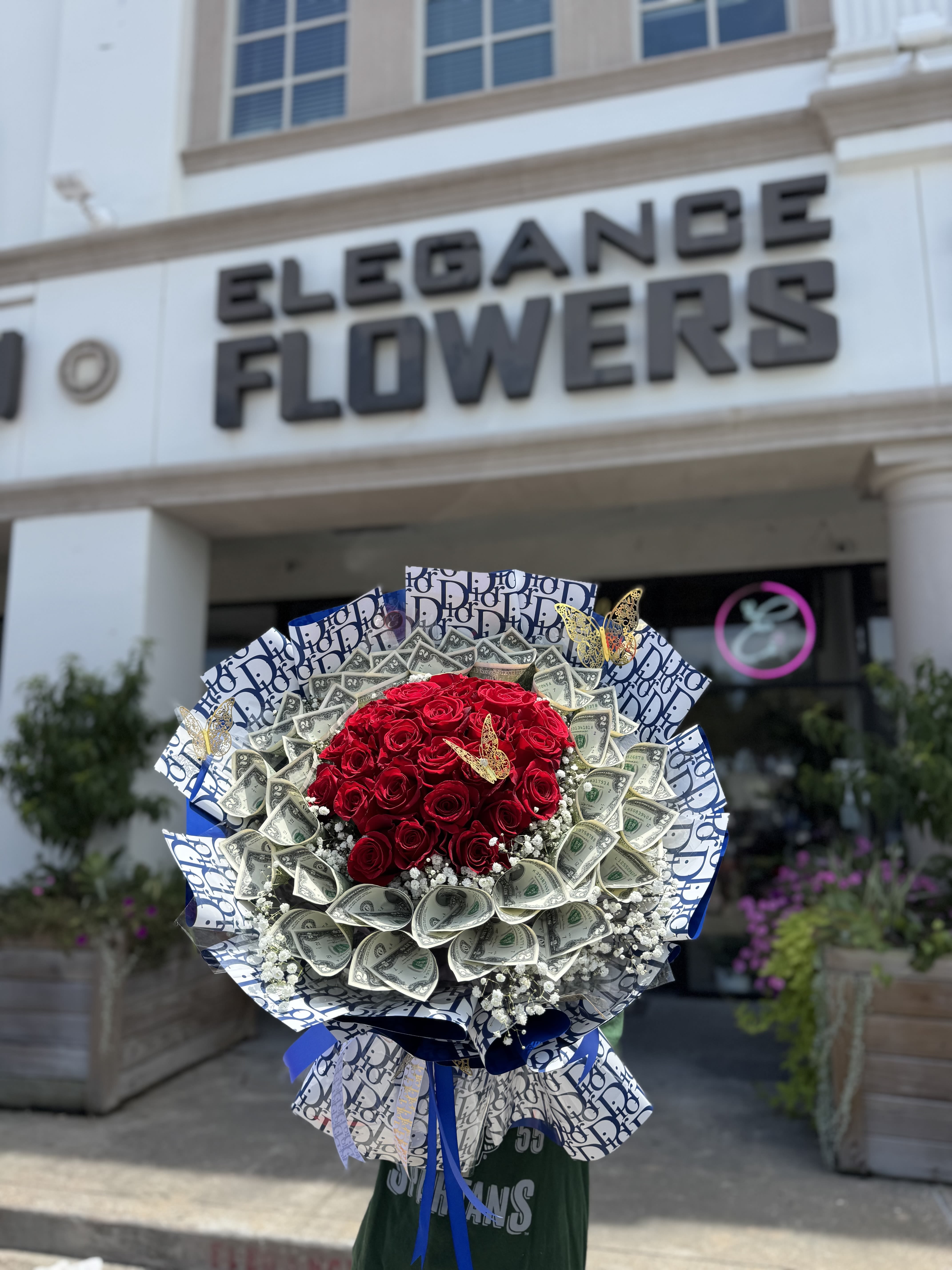 Money Bouquet #7 - Includes $2x 30 ($60) Please place your order 2–3 days in advance to ensure availability.  For questions, call us at 281-564-2600.