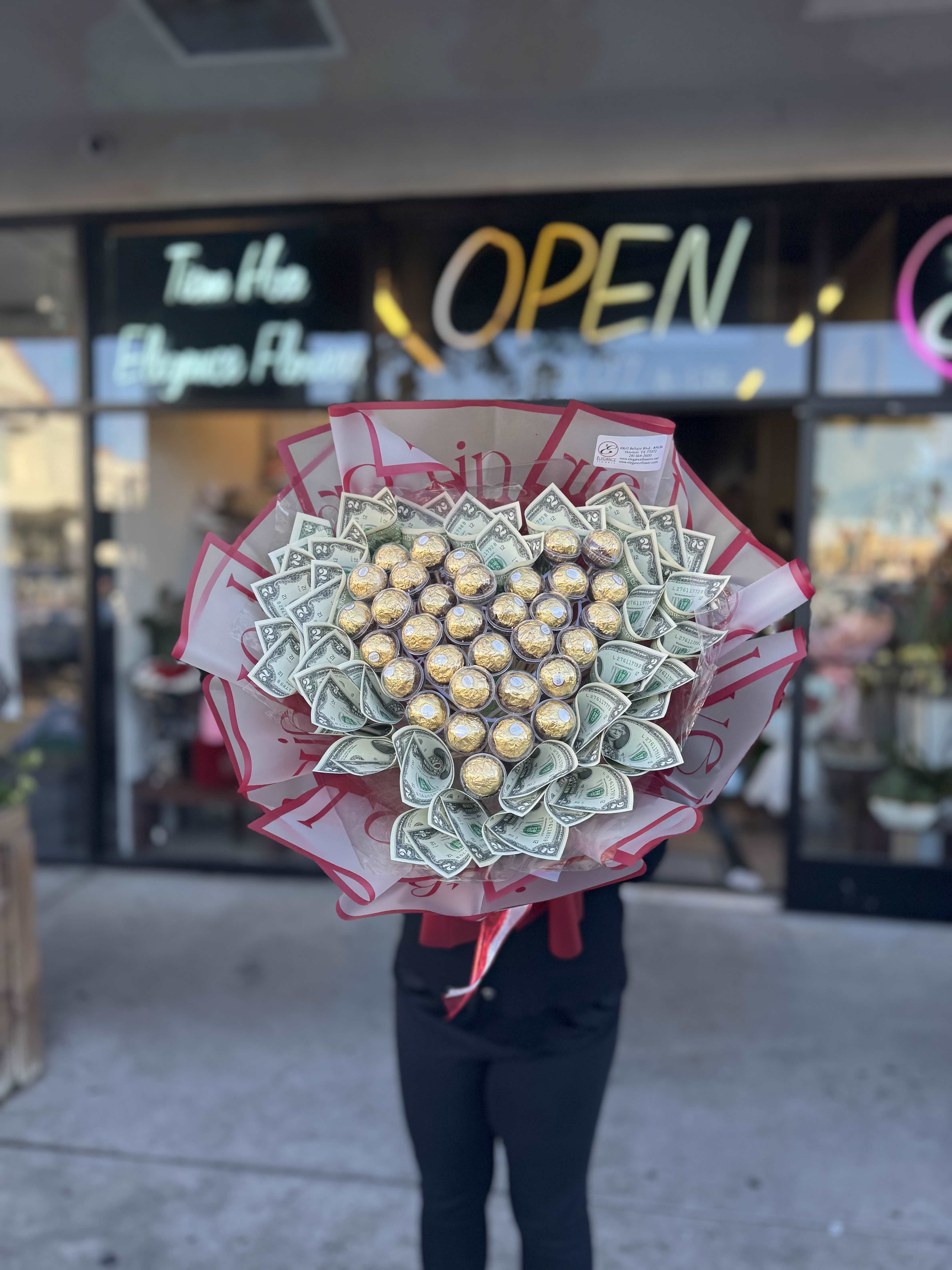 Money Bouquet #8 - Includes $2x 30 ($60) Please place your order 2–3 days in advance to ensure availability.  For questions, call us at 281-564-2600.