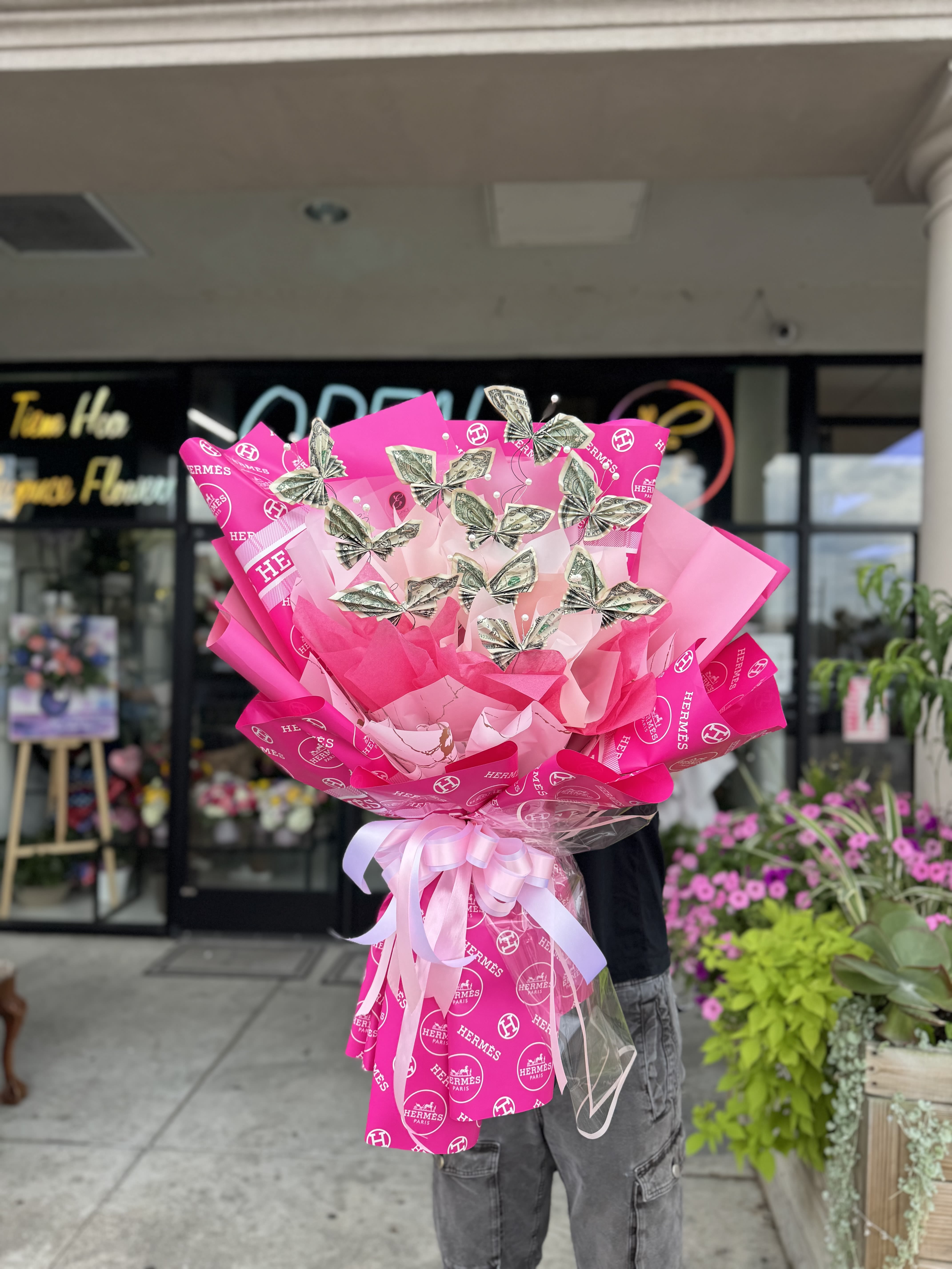 Money Bouquet #21 - Cash Value = $30 Please place your order 2–3 days in advance to ensure availability.  For questions, call us at 281-564-2600.