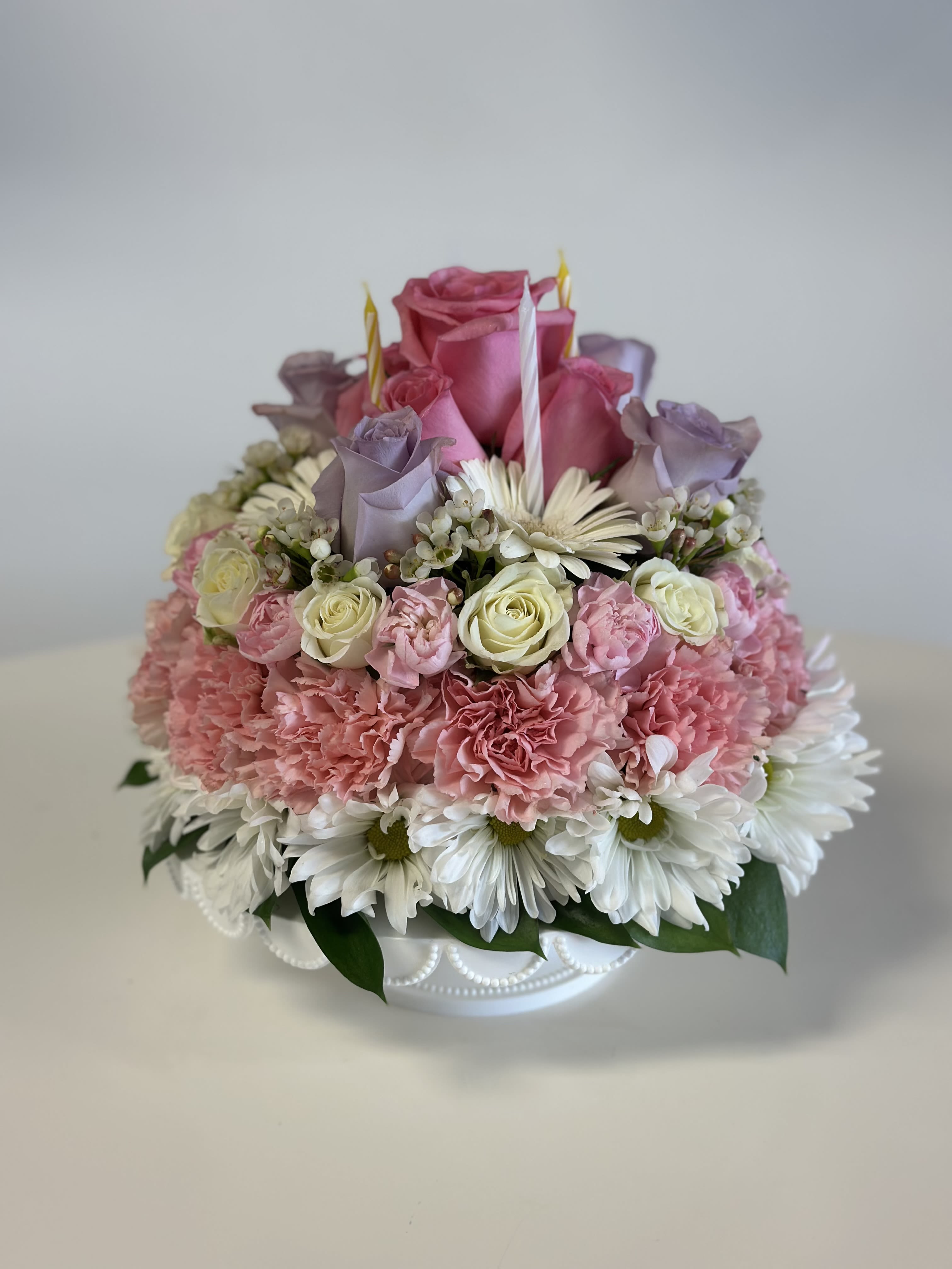 Flower Cake - Arrangement will be made as shown in the picture, unless we contact the store and change as you want it. 