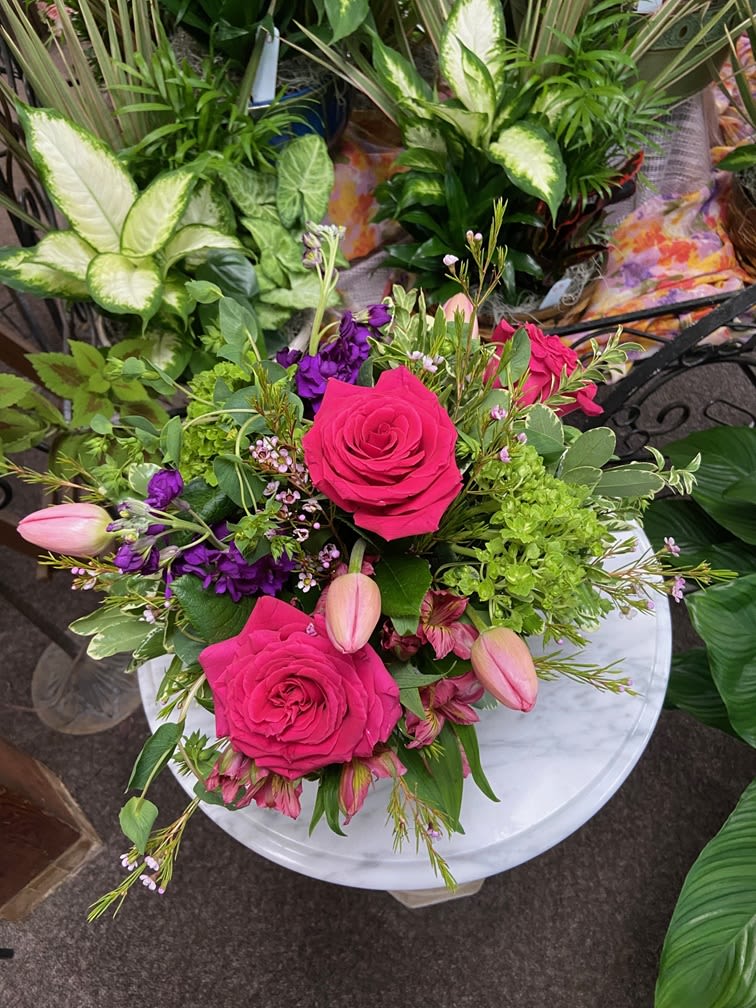 Hot Pink Spring Celebration - Lovely mix of hot pink, fuchsia and pink in a leaf lined 5" square cube featuring roses, hydrangea, and a mix of seasonal flowers.