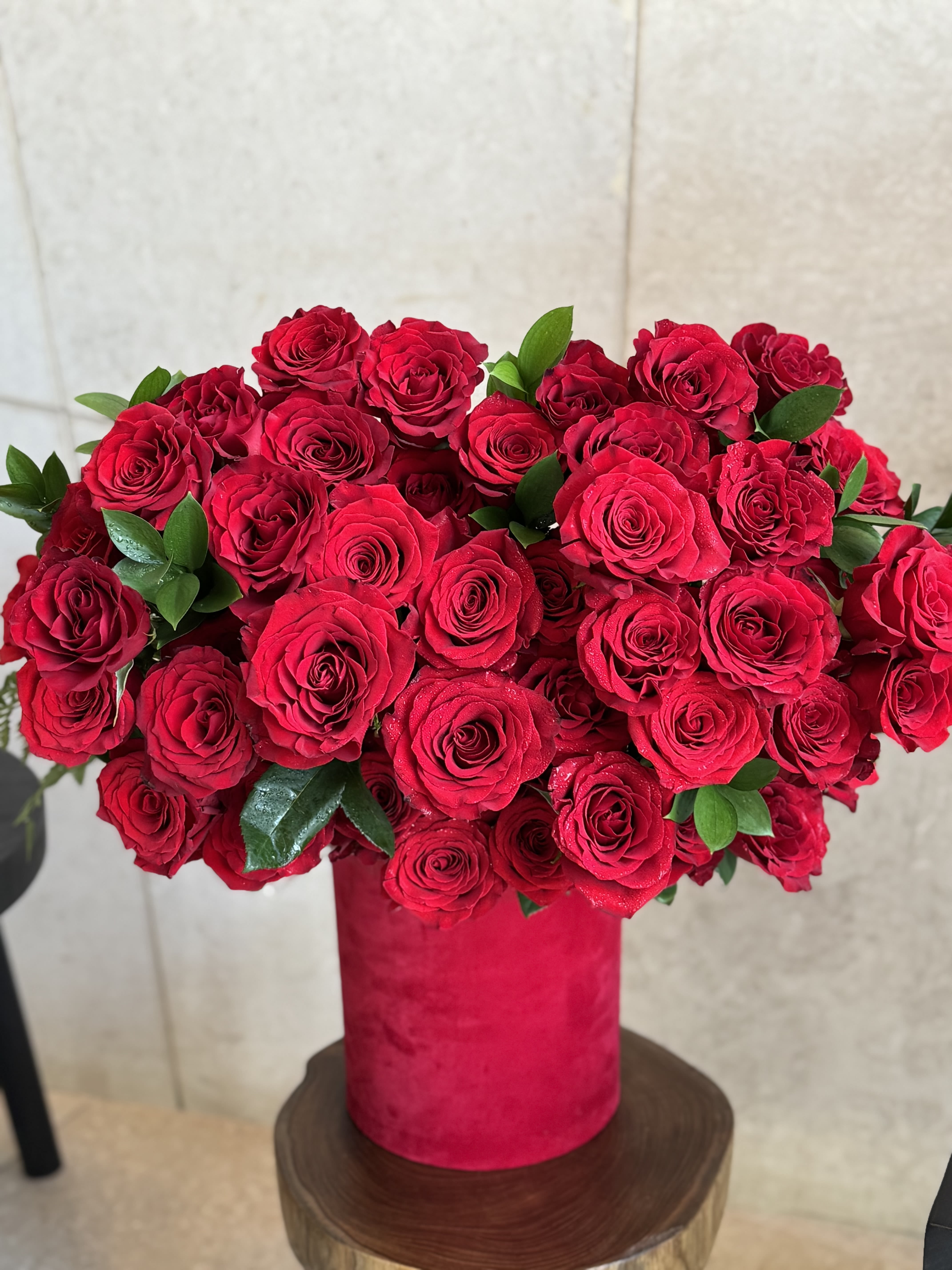 Rosy box - Gorgeous red roses in a velvet box!!!