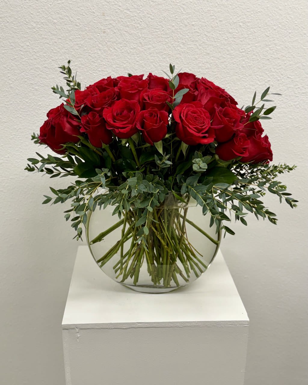 She Loves Red - Three dozen luxurious red Roses arranged in Glass bubble glass are an absolutely beautiful way to get your message across. The color of the roses can be substituted by request (please mention it in the instruction section).