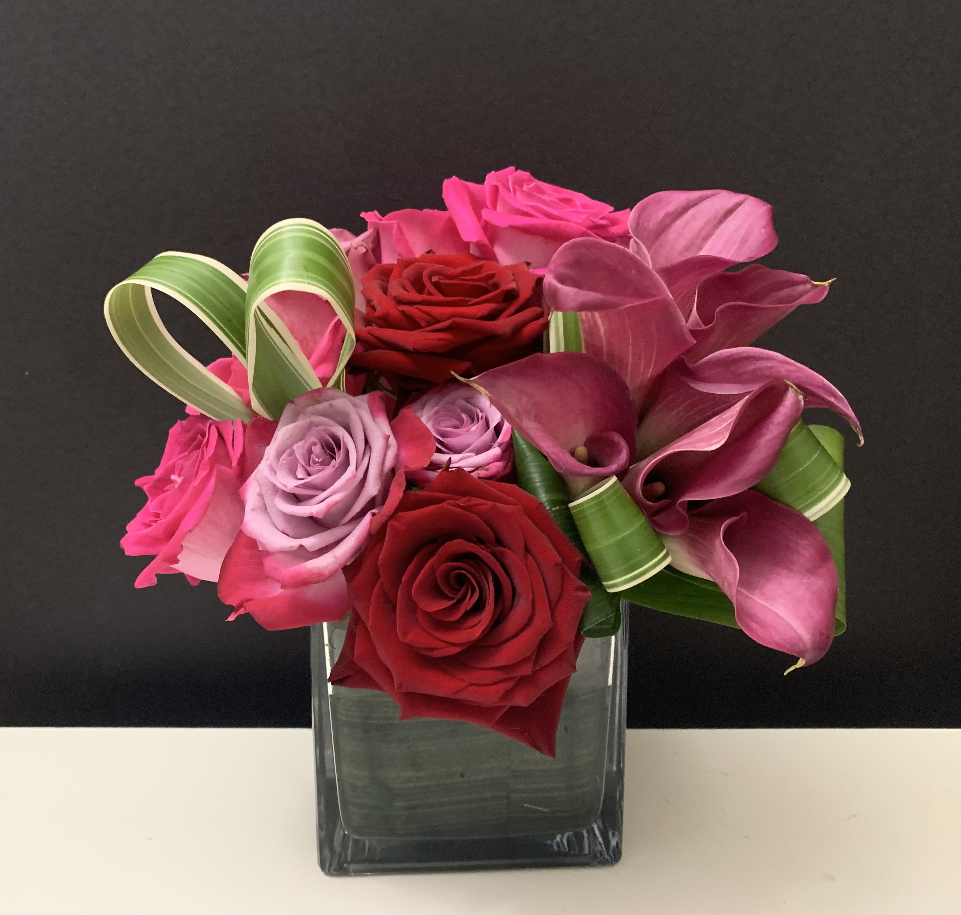 Love Romance - Roses, mini Callas, green in 5”x5” glass vase 