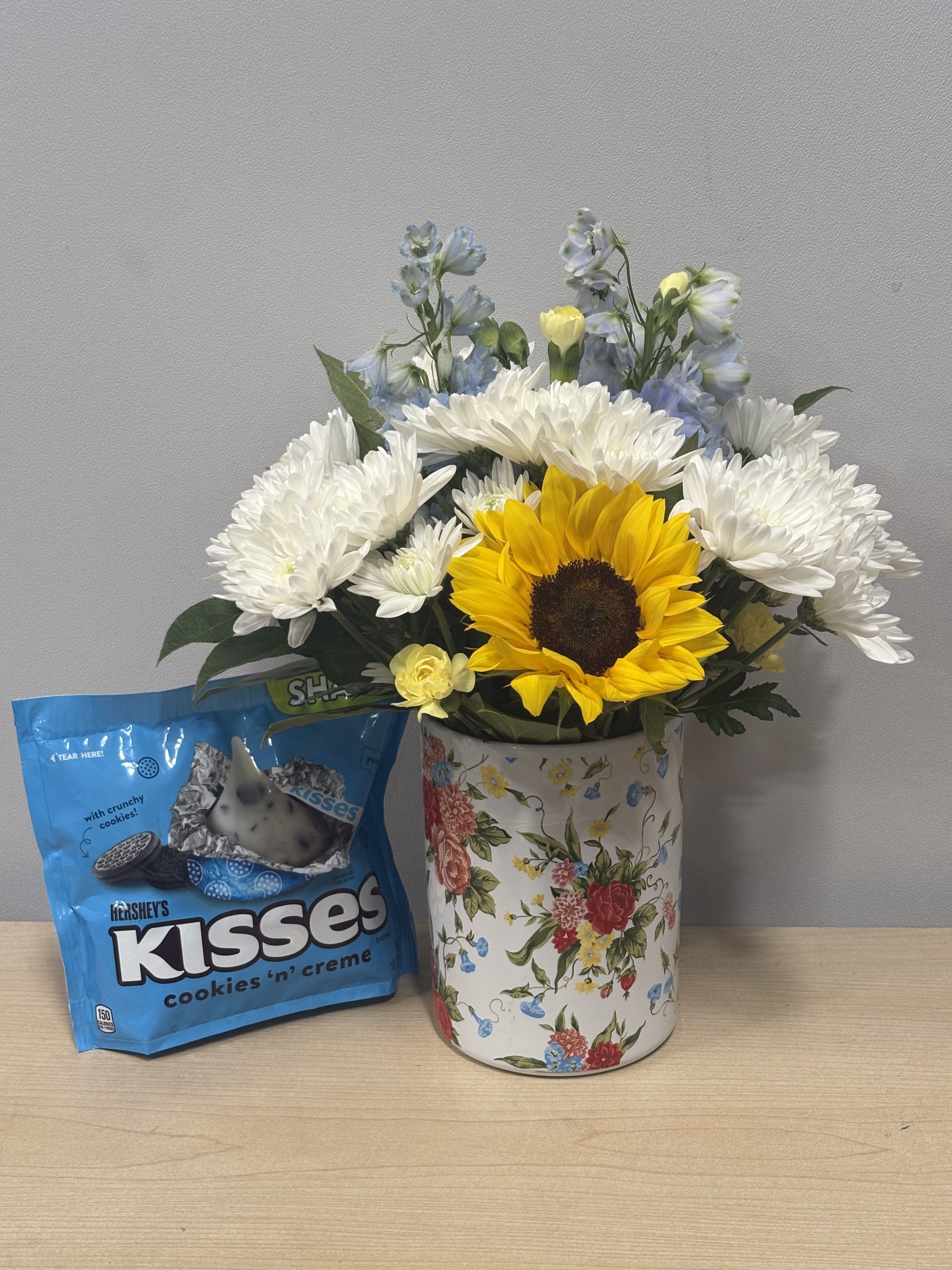 Country Blossoms &amp; Kisses - As shown