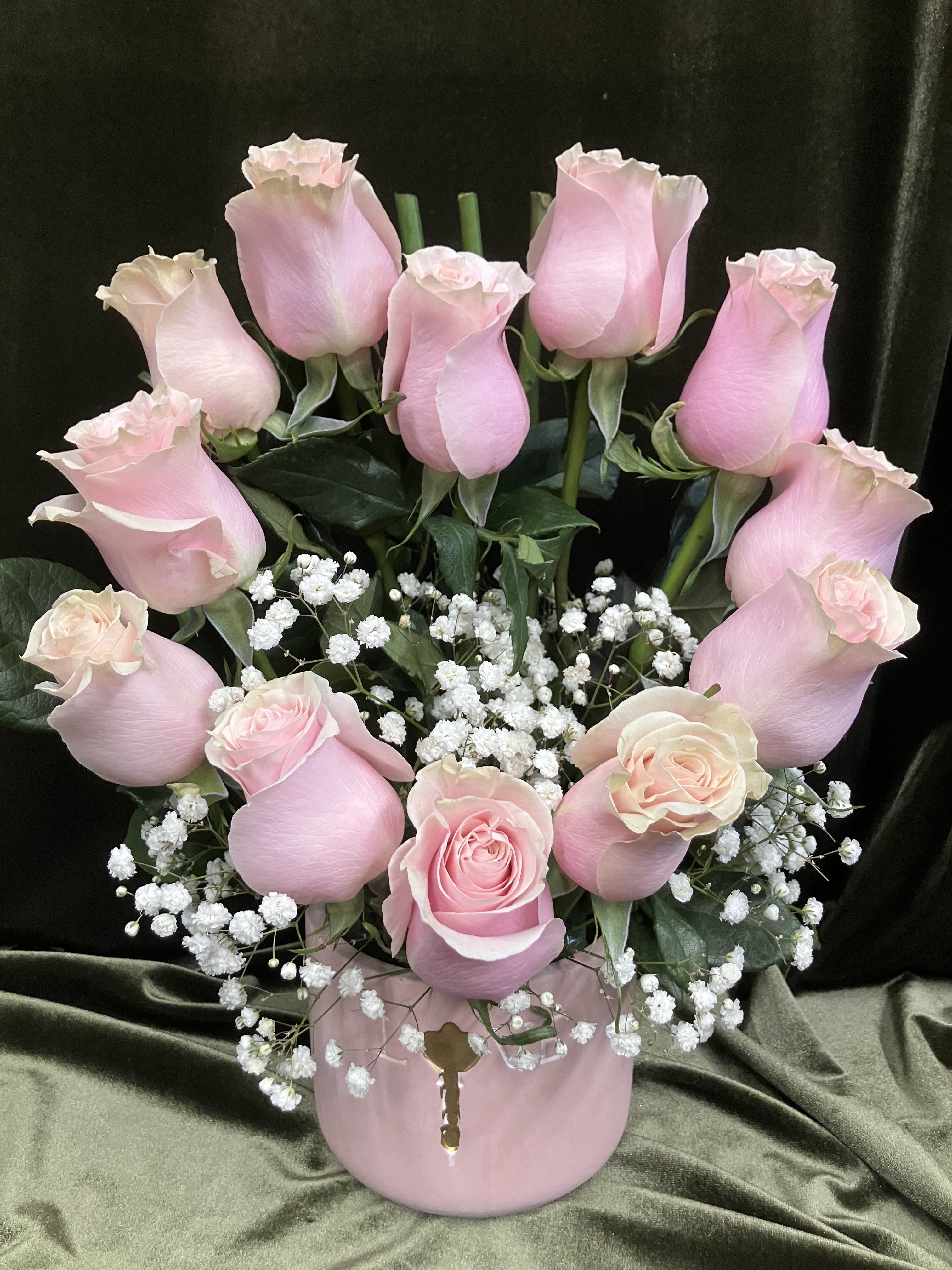 Pink Rose Heart - Cute pink container with roses in the shape of a heart. Perfect for galantines, Valentines or birthday! 