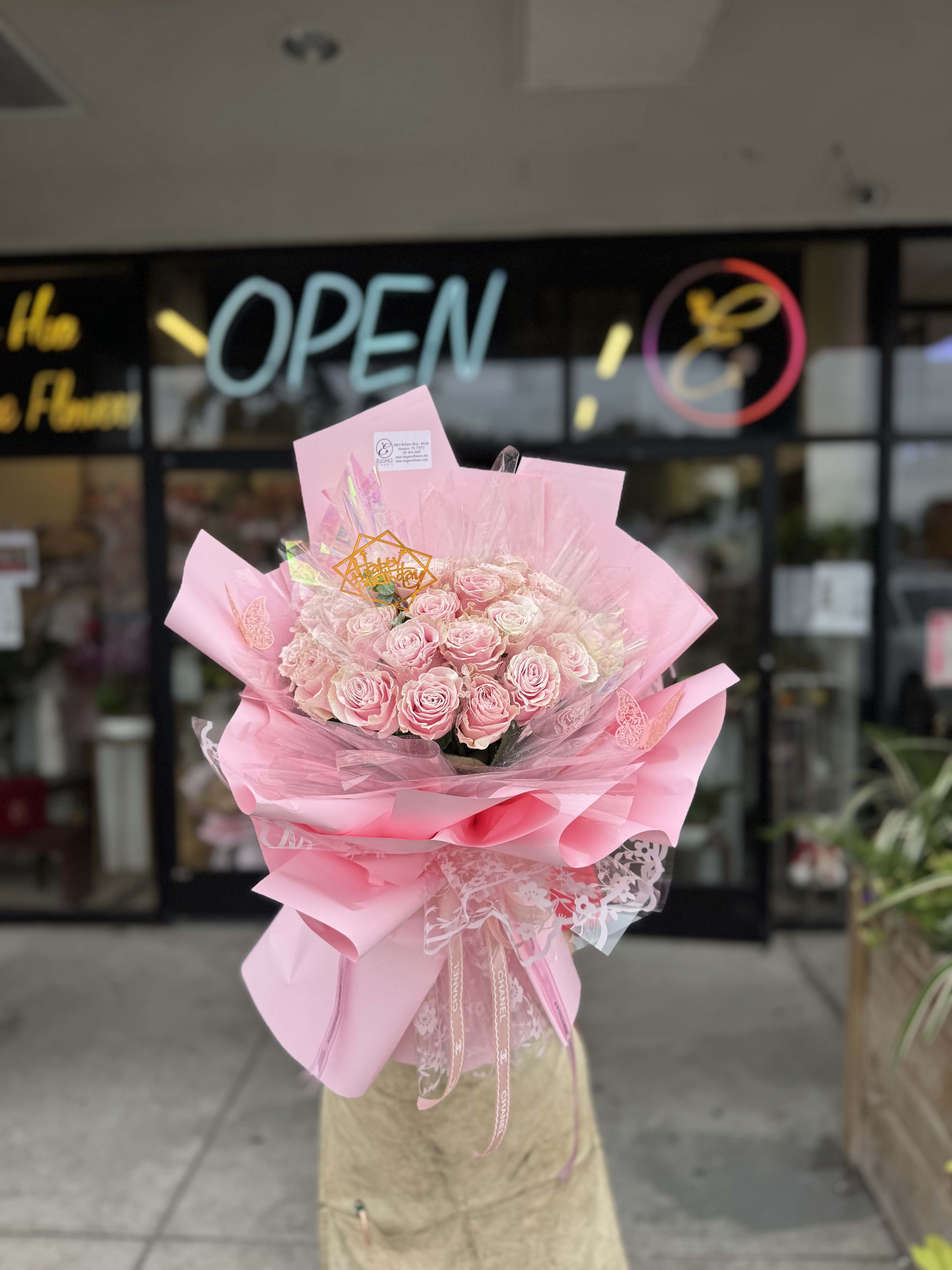 Wrapped Bouquet #26 - Wrapped bouquets are perfect for any occasion, from expressing love and gratitude to celebrating special moments, offering a thoughtful and visually stunning gift.