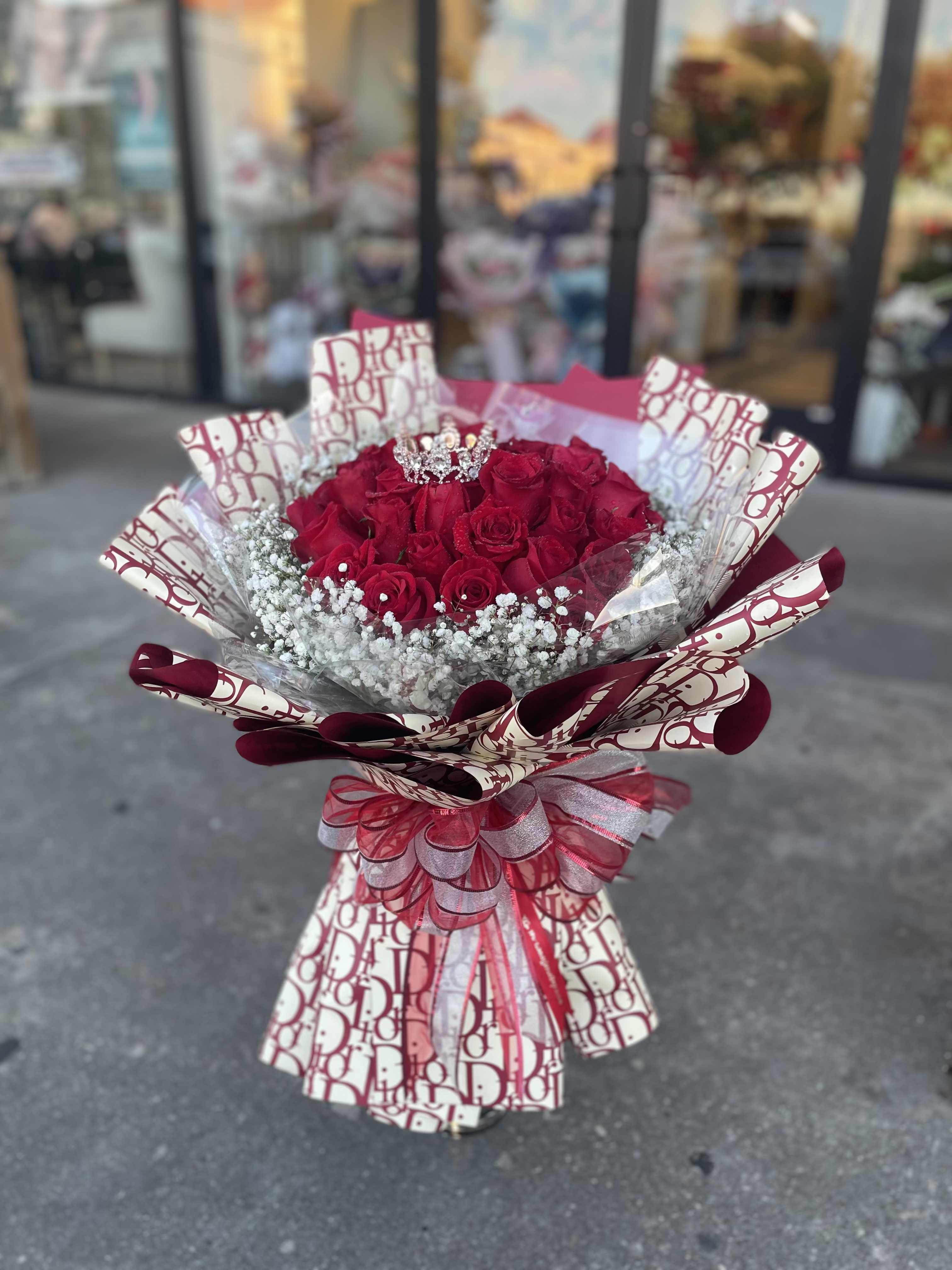 Wrapped Bouquet #28 - Wrapped bouquets are perfect for any occasion, from expressing love and gratitude to celebrating special moments, offering a thoughtful and visually stunning gift.