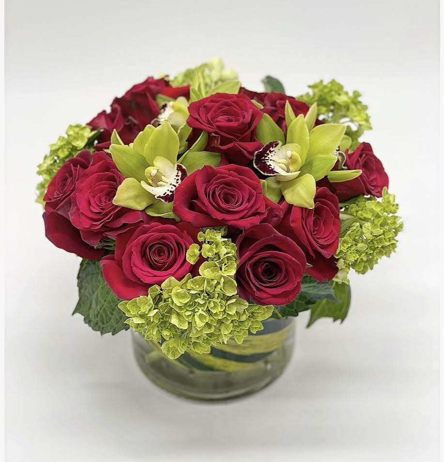 Sebastian - One Dozen Roses Low pave' style