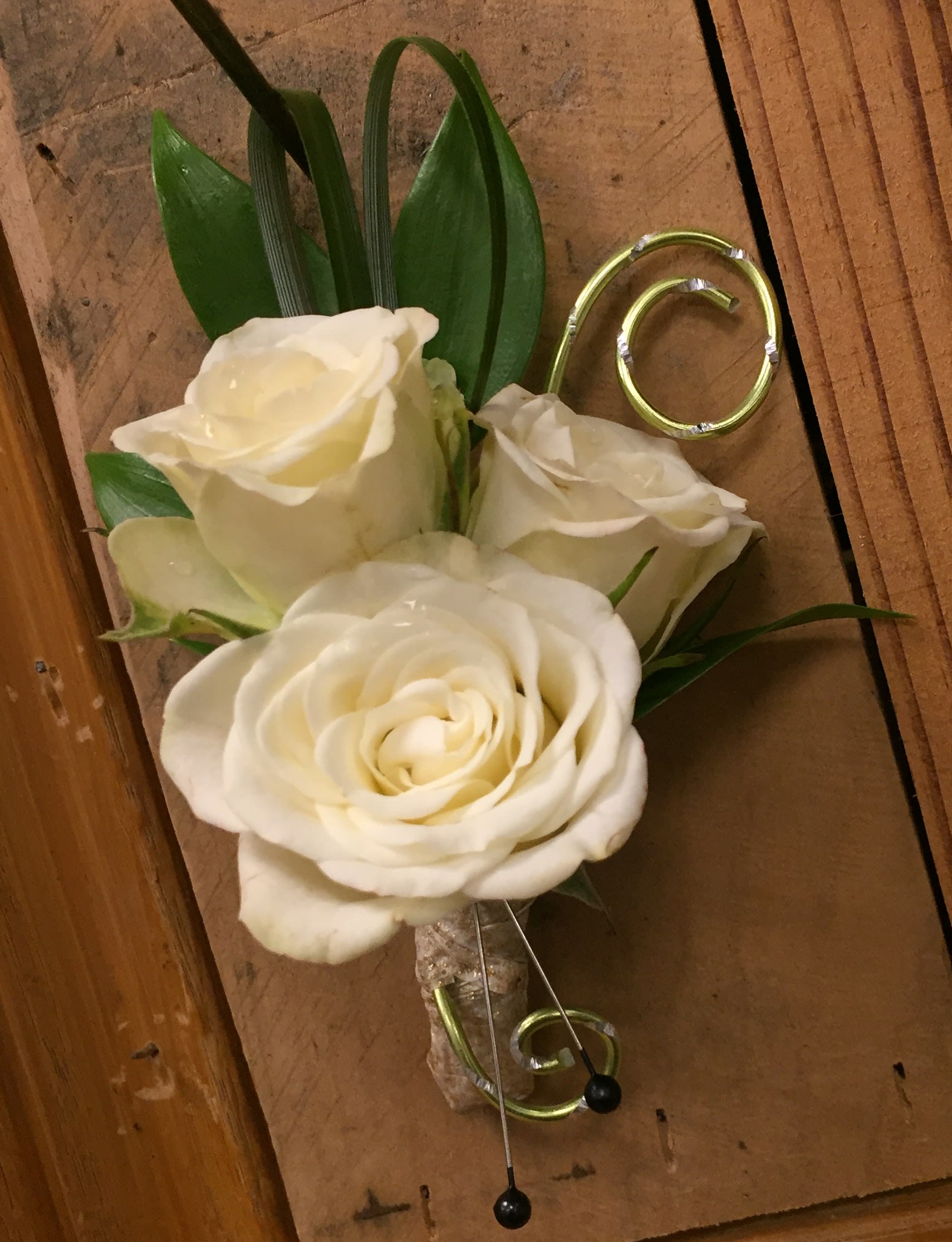 Prom/ Special Event Boutonnière -comment the color dress in the special instructions - Whether we are designing a boutonnière for prom, a daddy daughter date, HoCo or your wedding, we would love to create and bring beauty to your special event! Email us (floralexcel@gmail.com) or leave in the comments below your vision for the design and we would love to help bring them to life!