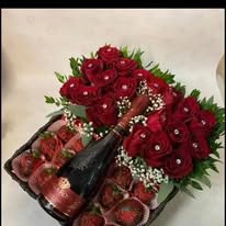 Beauty in a Box  - gift box with 18 Roses , 1 Dozen Chocolate cover Strawberries and Sidra Bottle non Alcohol 