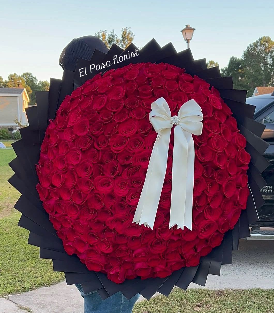 Sexy lady  - 300 red roses 