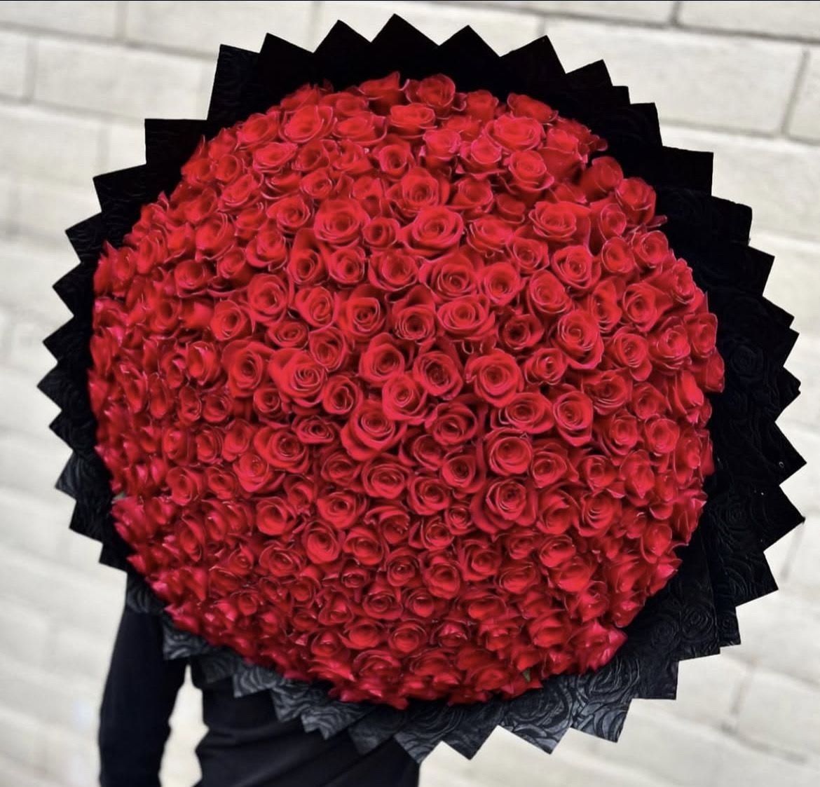 Lady in red  - 150 red roses 