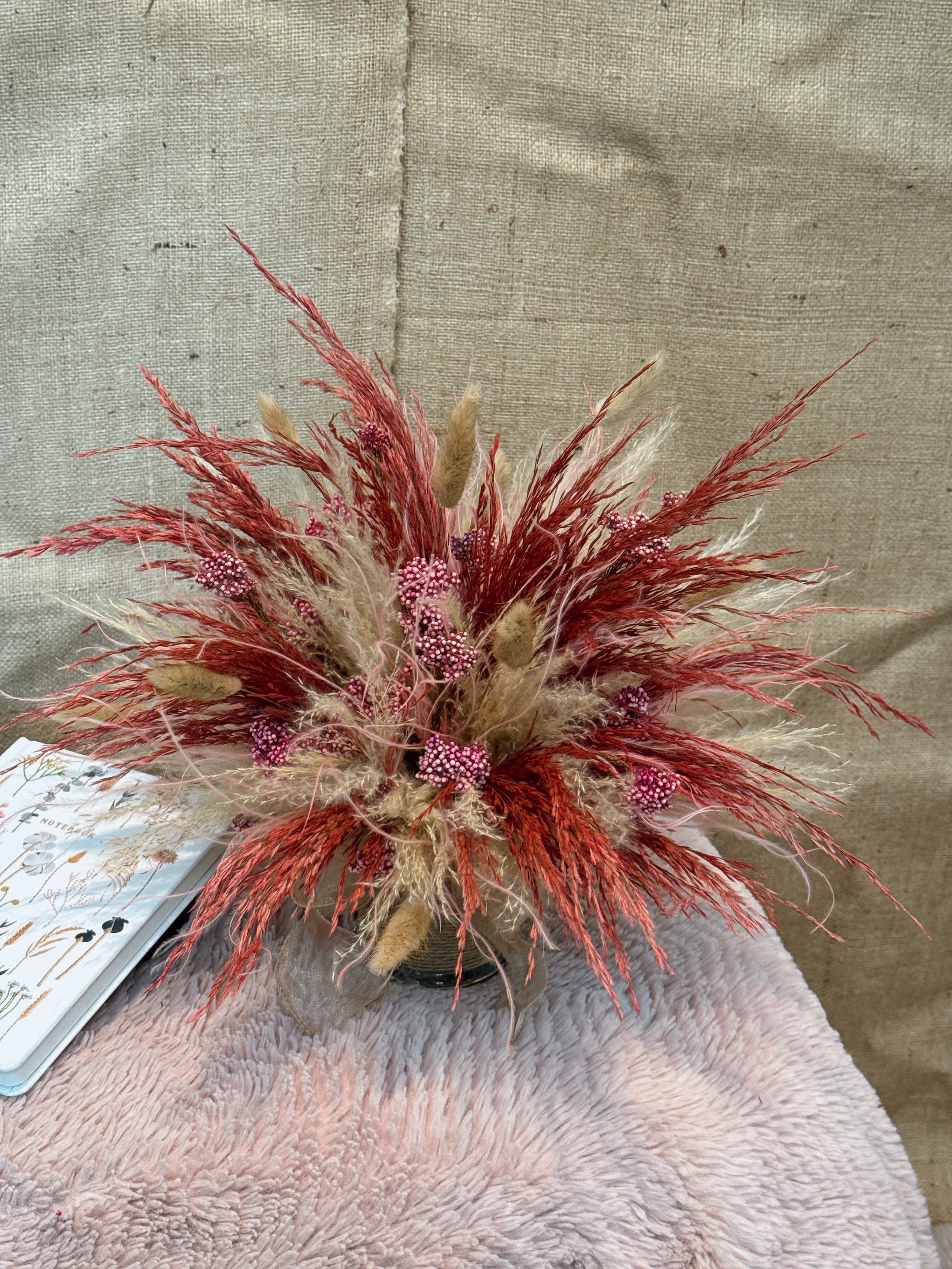 Rustic Flame - This one is a combination of reddish brown and pale yellow, with pink flowers, presenting a fluffy and natural style as a whole. It's like blooming fireworks!