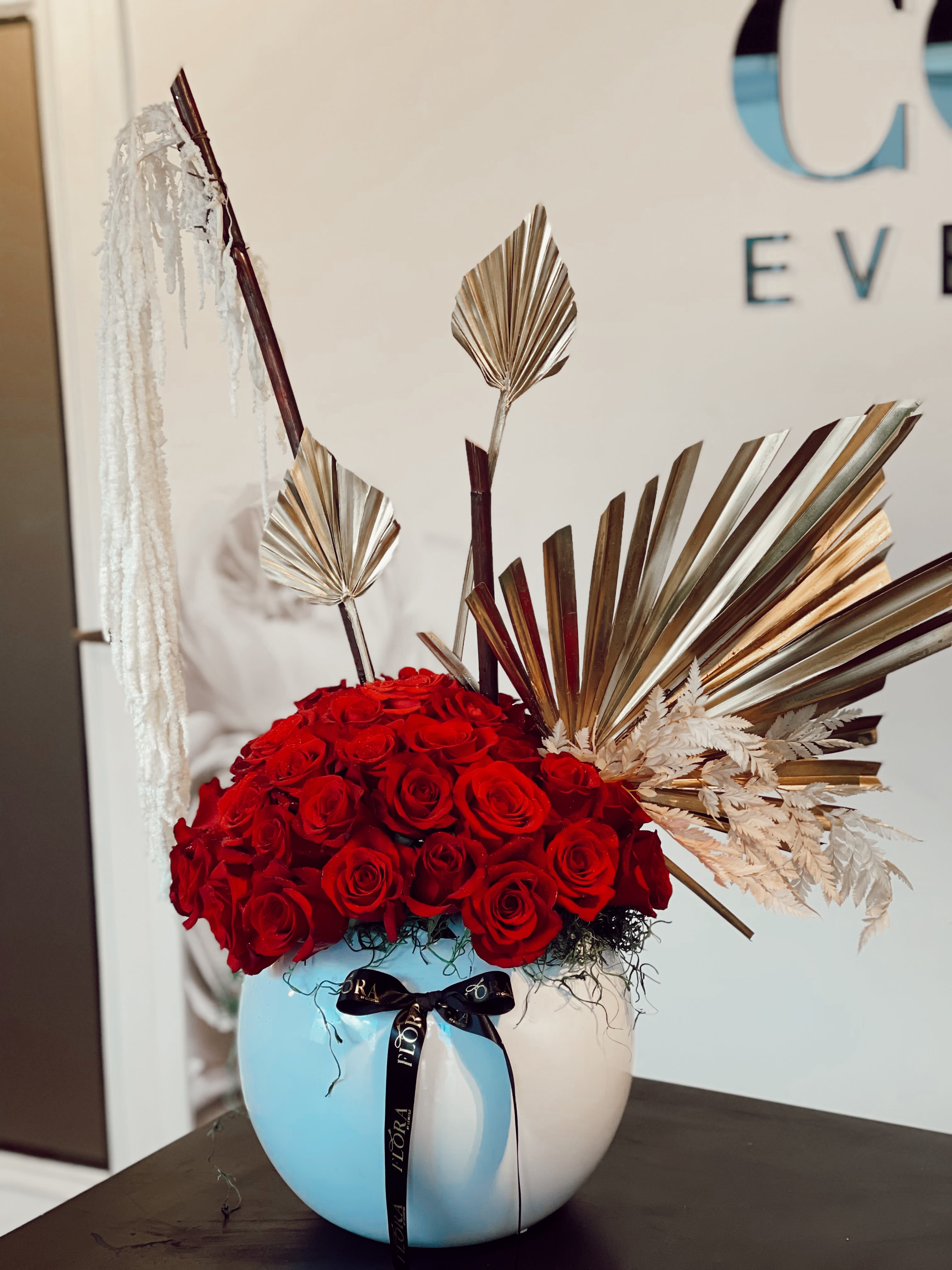 Exclusive Roses - Discover an exclusive arrangement of premium roses, carefully crafted to bring elegance and beauty to any occasion. Perfect for celebrations, anniversaries, or as a thoughtful gift. Order this luxurious bouquet today!