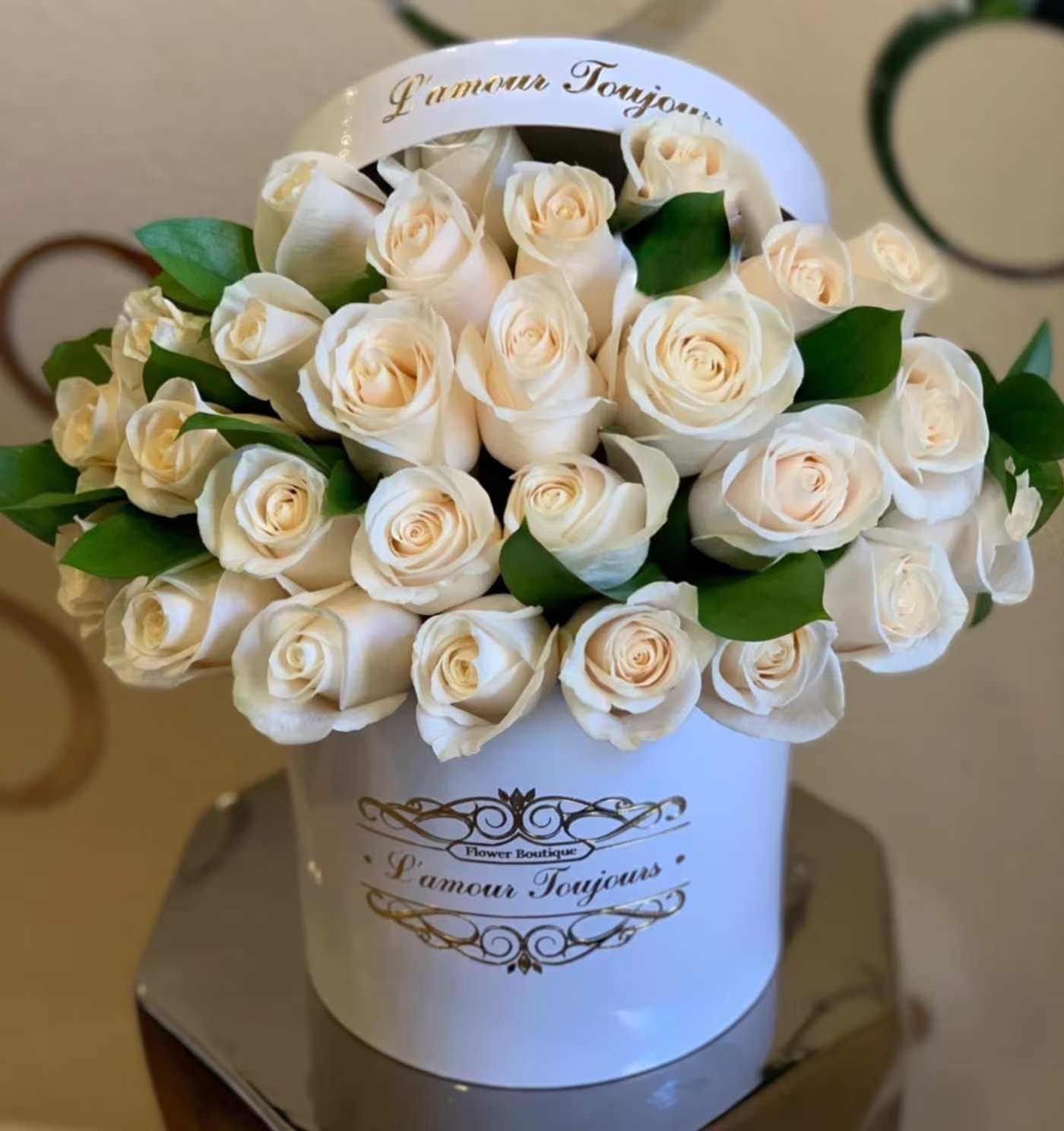 La Fleur Signature Box - 25 Premium White Roses