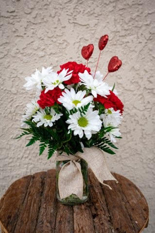 Love Pop - The Valentines Day edition of our best selling Daisy Pops bouquet. Crisp white daisies are accompany deep red carnations and completed with a Valentines Day pick in a Mason Jar style vase. It's a real cutie for your cutie! 