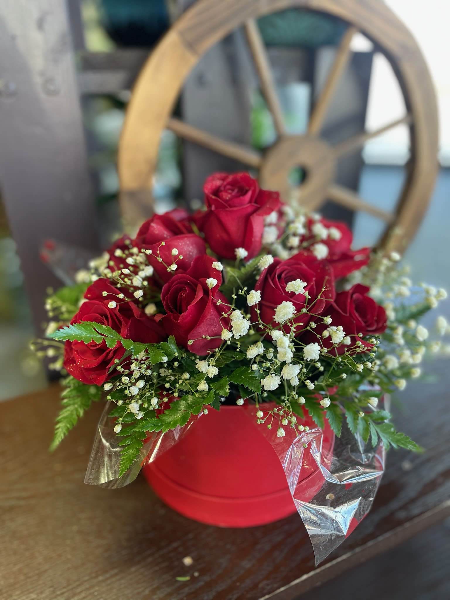 Rosie Posie - This hat box is made up of red roses and greens