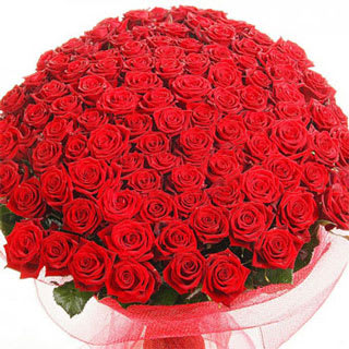 101 Roses European Hand Tied Bouquet - 101 Roses means...." You are my One and only".....Epitome of Romance, This European Hand Tied Bouquet will blow her away. Please Specify color in Special Instructions.