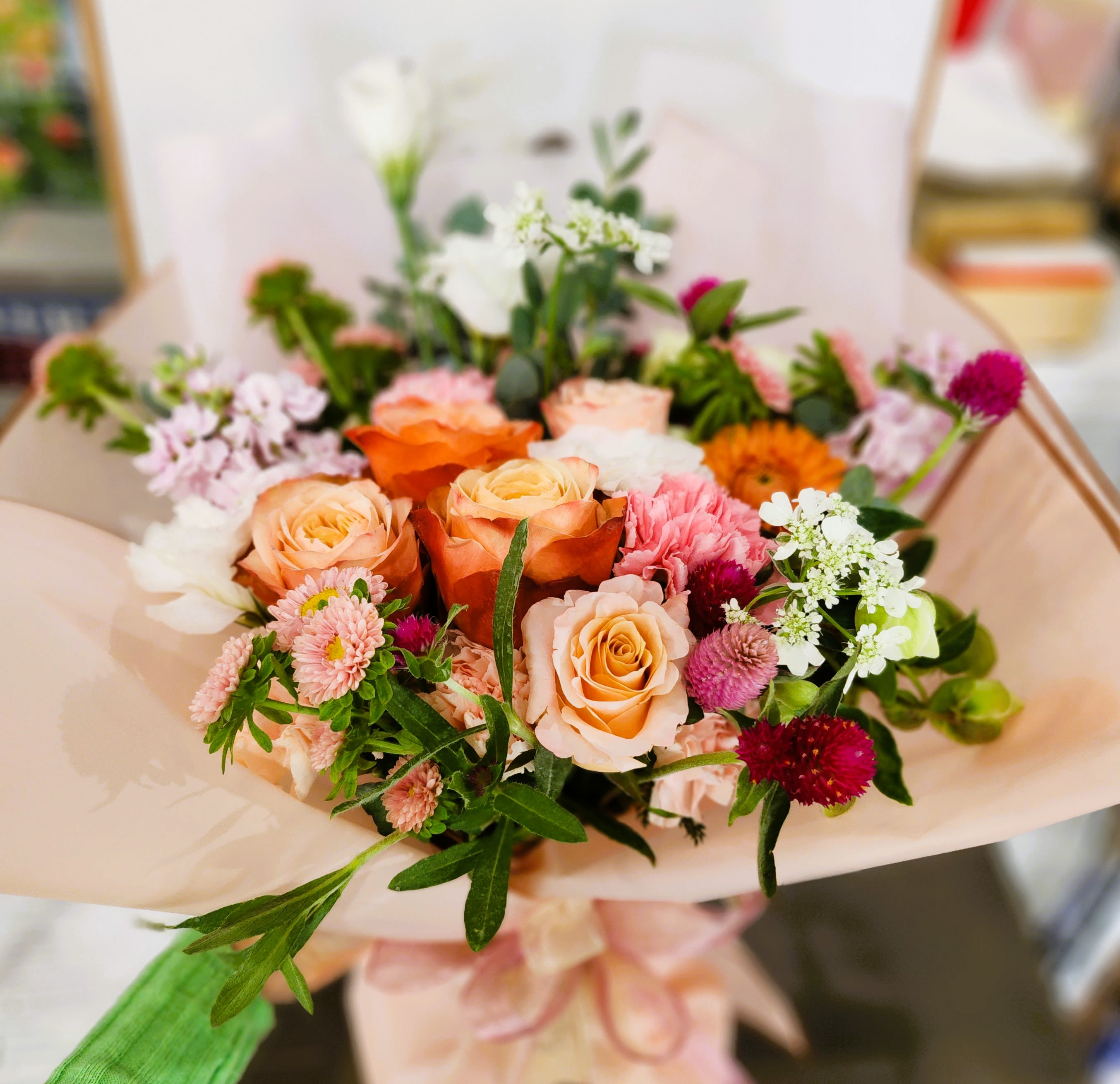 Orange range - Orange base with a touch of hot pink and light pink pretty bouquet. It's perfect for birthday, anniversary, any place. Hand Bouquet. 