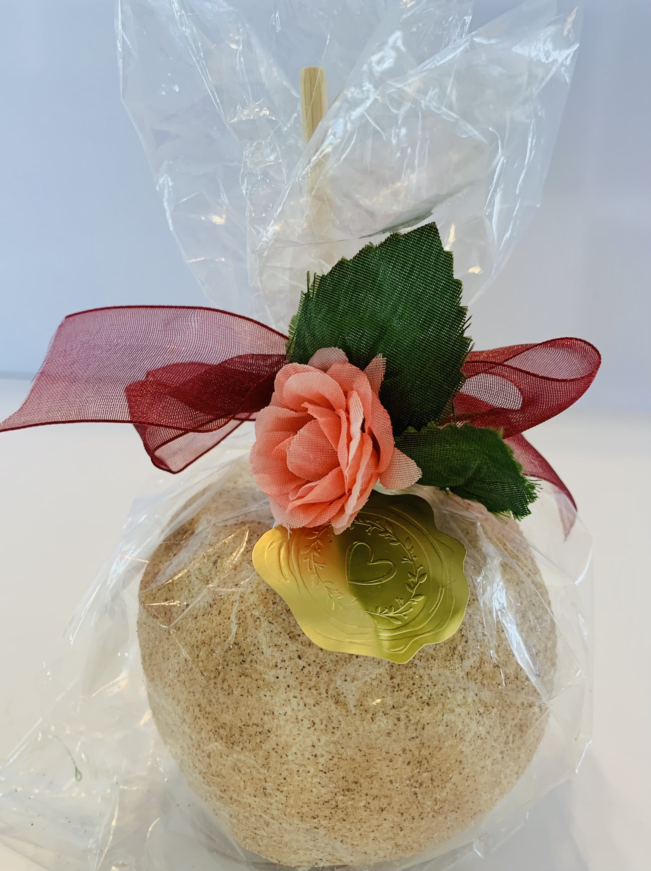 White Chocolate with Cinnamon Caramel Apple **Support Local Fundraiser** - Crisp Apple dipped in creamy white chocolate and caramel, coated with cinnamon and sugar-sweet cozy and irresistible. Perfect paired with flowers, and even sweeter knowing that proceeds support a local fundraiser for a humanitarian trip! *****AVAILABLE FEBRUARY 9TH-14TH***