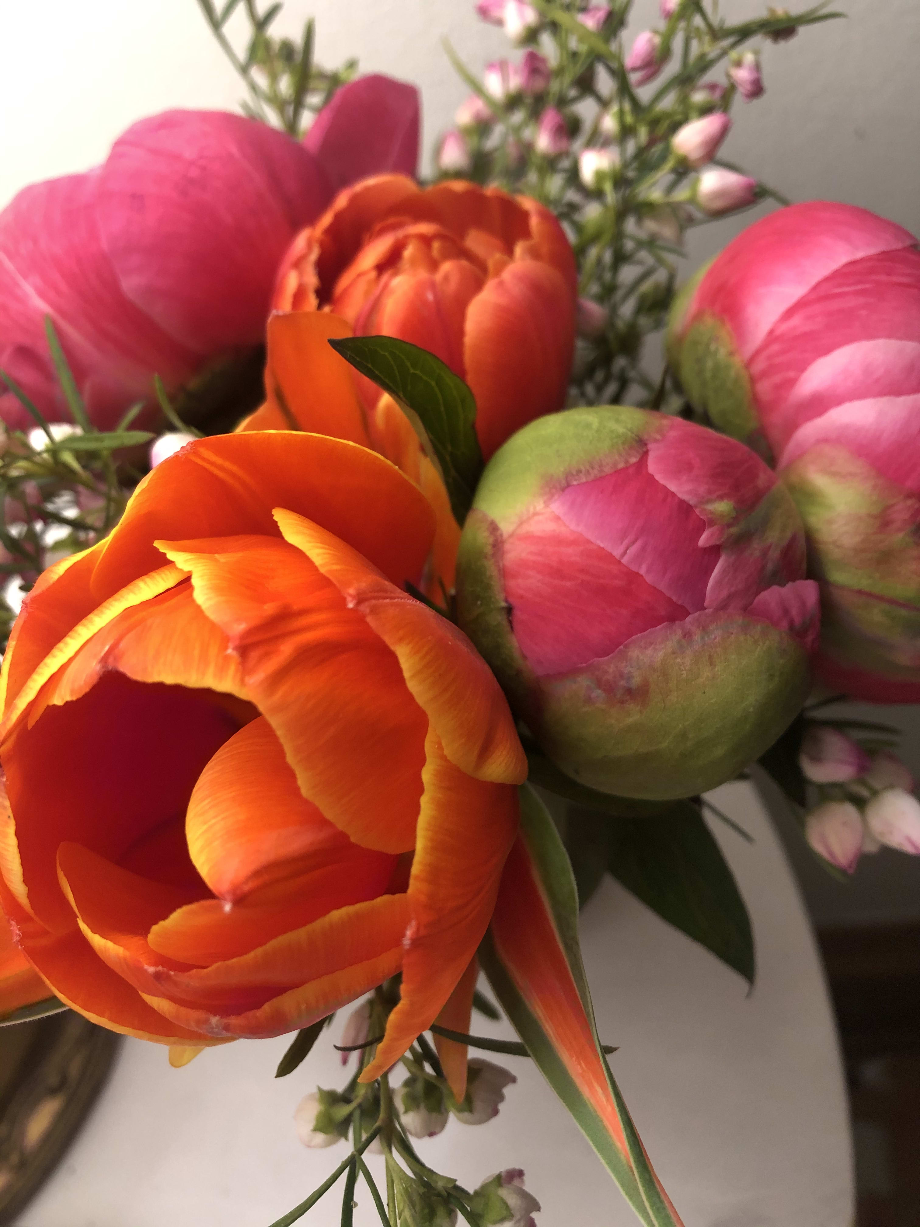 Designer’s Choice Black Label - Haute style composition of the finest available market blooms. For best results, give us a minimum 48 hours to craft your masterpiece. 