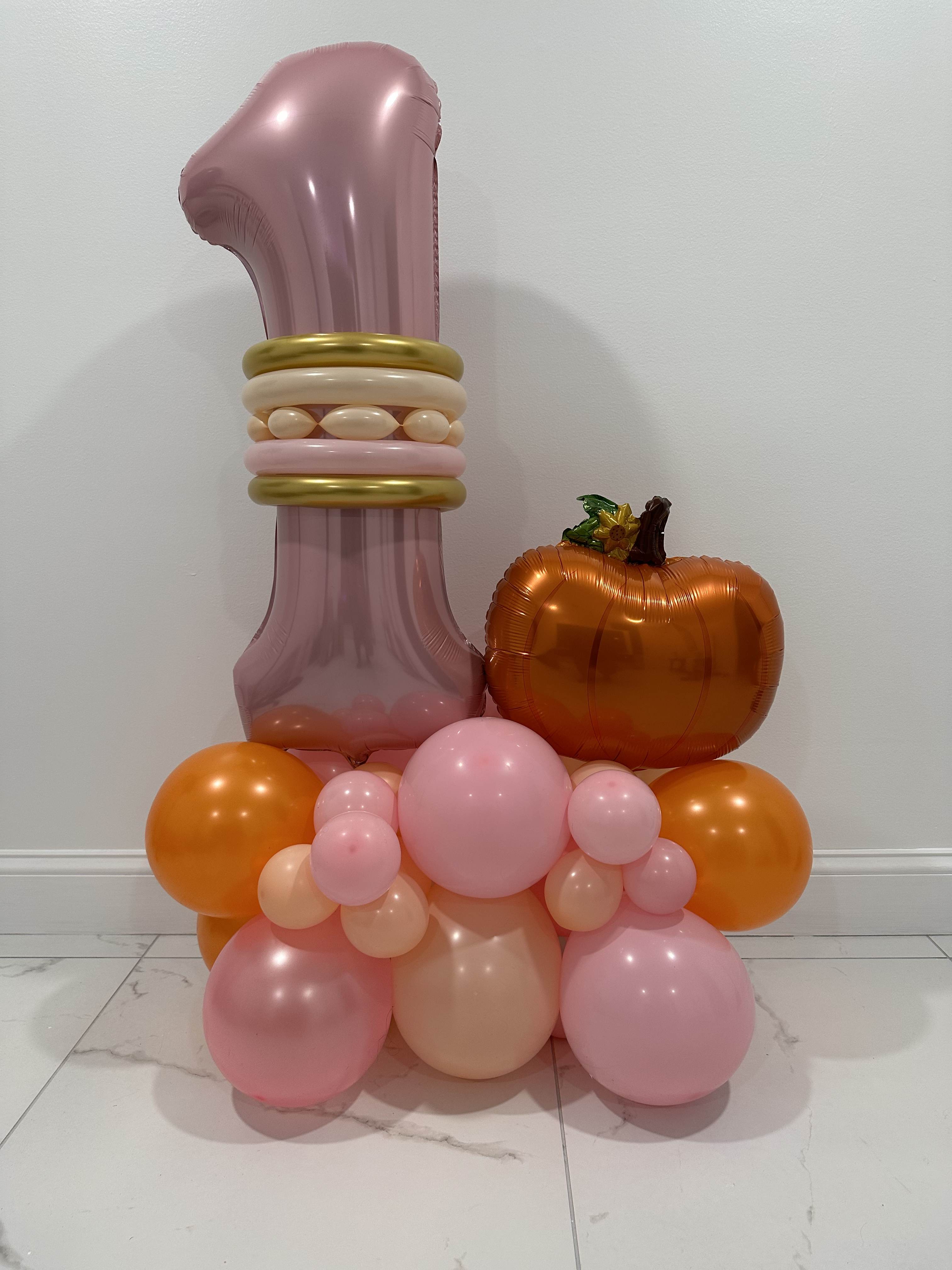 Standing balloon decoration - Standing balloon decor with party theme