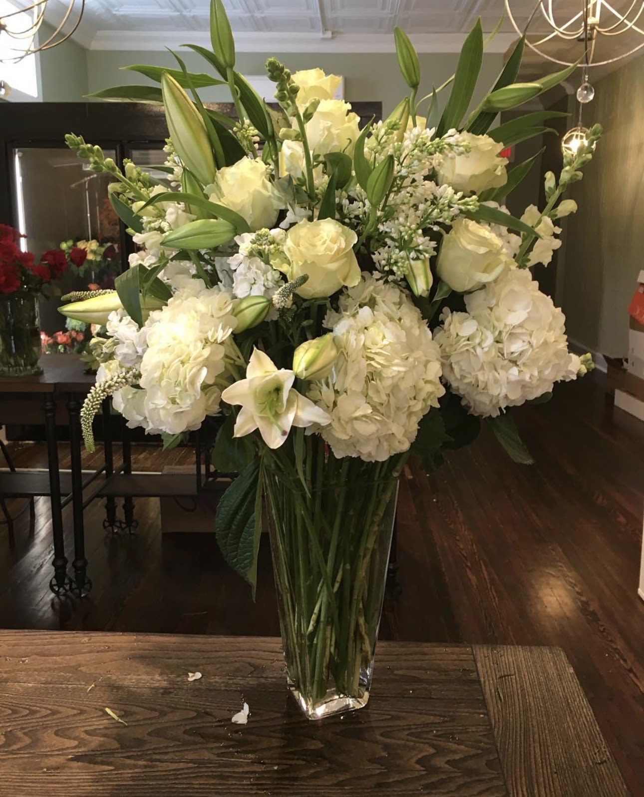 DELICACY - Happy to create an arrangement for you, with the idea of making an unforgettable moment in physical it looks extremely beautiful 