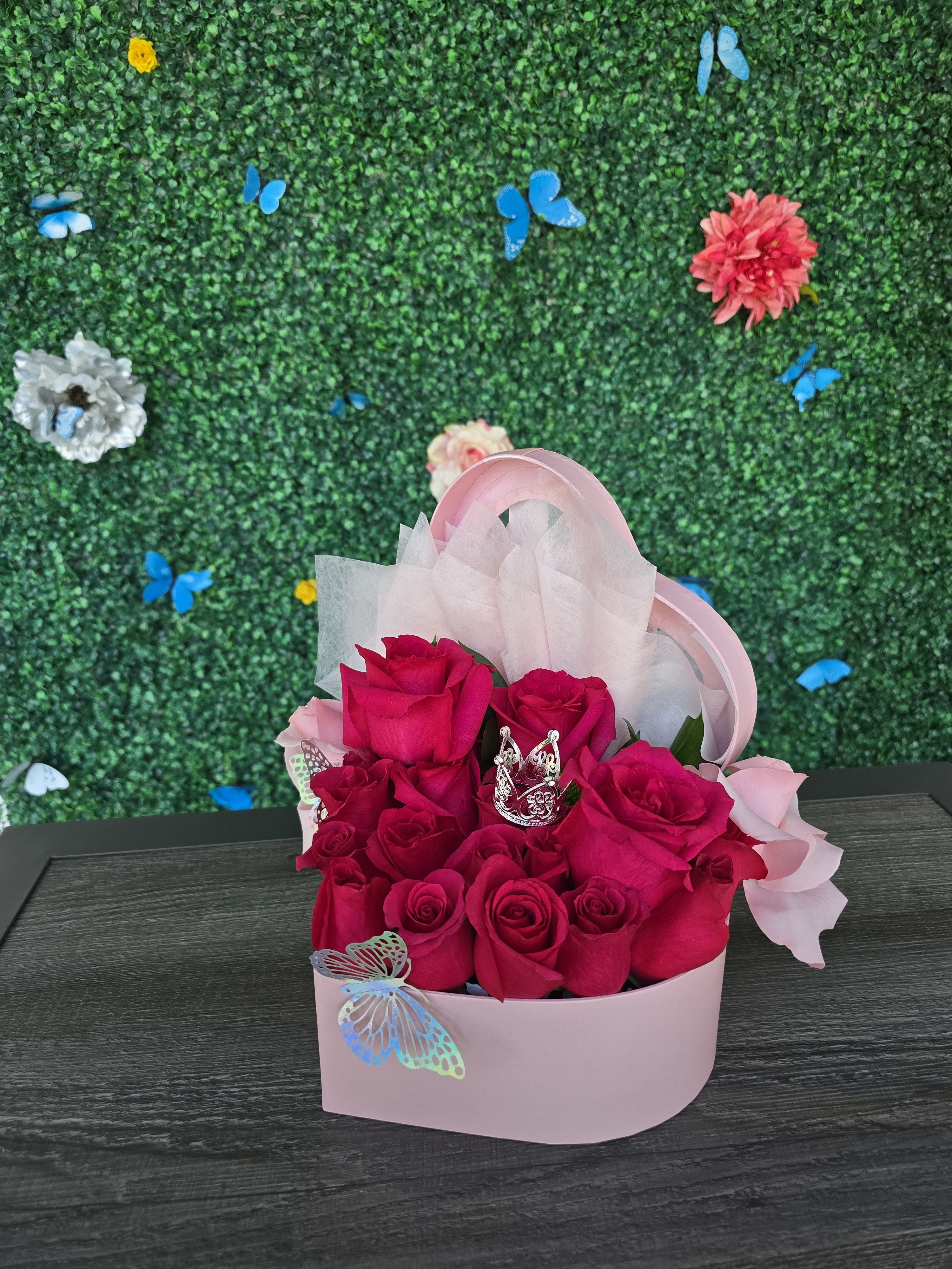 BRIGHT SMALL HEART - A Sweet Touch of Love  Delicate and full of emotion, our Small Heart Box Arrangement is the perfect way to say “I care” in a simple, elegant form. Featuring fresh blooms arranged in a charming heart-shaped box, this piece is ideal for romantic gestures, thank-you gifts, or just because.  Though small in size, it speaks volumes — a lovely reminder that love lives in the little things.   Delivery available  Soft. Romantic. Memorable.