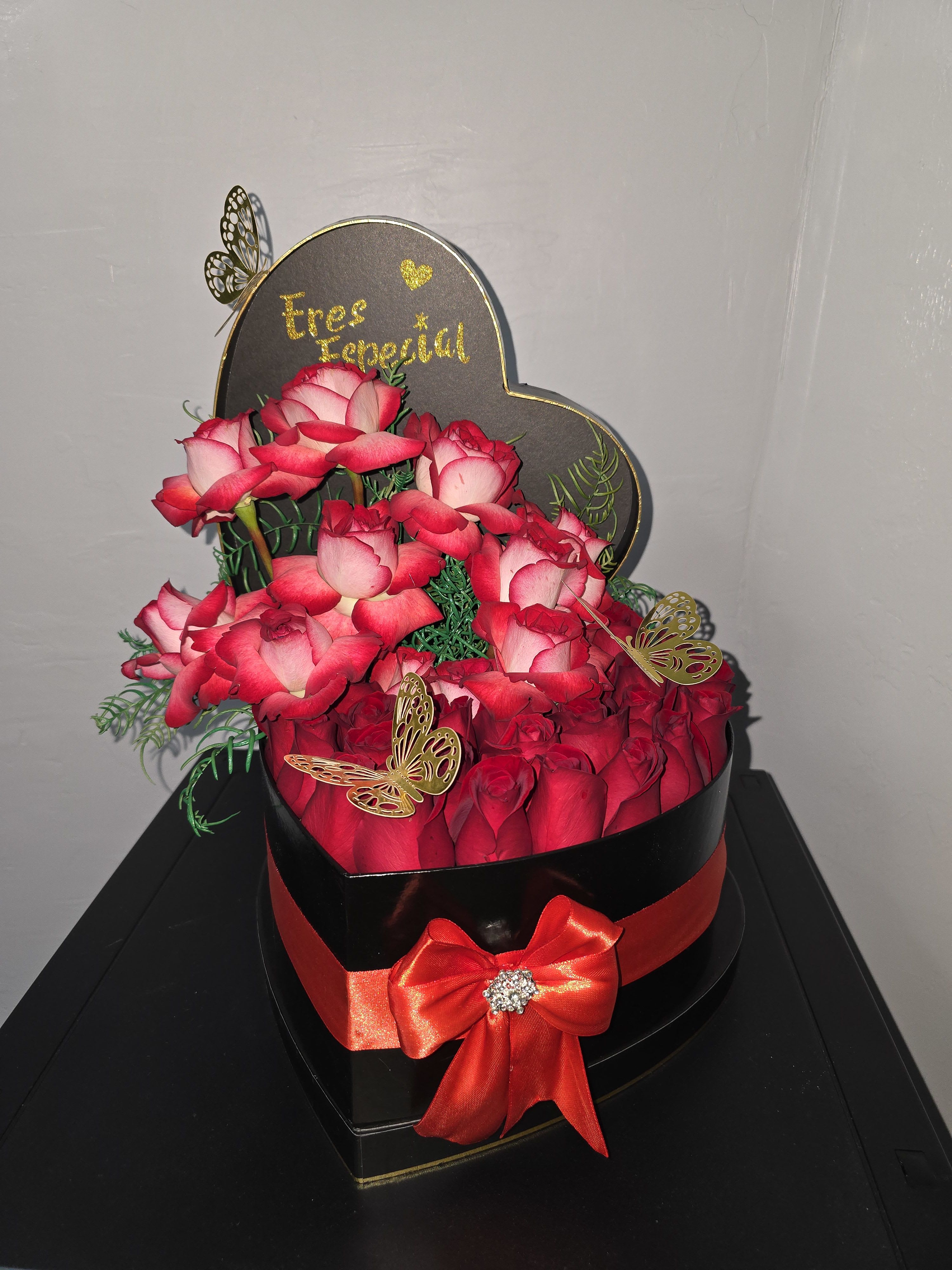 Delicate Black heart - Passion with a Dark Touch  Dramatic and deeply romantic, our Black &amp; Red Heart Box is made to captivate. Featuring lush red roses arranged in a sleek black heart-shaped box, this design blends elegance with intensity — the perfect balance of love and power.  Ideal for anniversaries, romantic surprises, or any moment where ordinary just won’t do. Every detail is crafted to leave a lasting impression.   Delivery available  Bold love. Dark beauty. Unforgettable. 