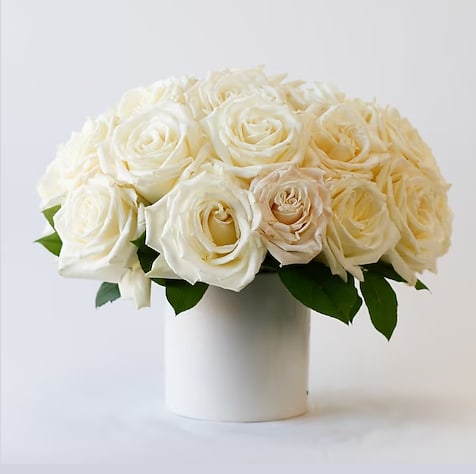 White Roses Pavé - This French pavé design of premium Playa Blanca roses is both classic and elegant, delicately arranged on a modern white ceramic vase.  