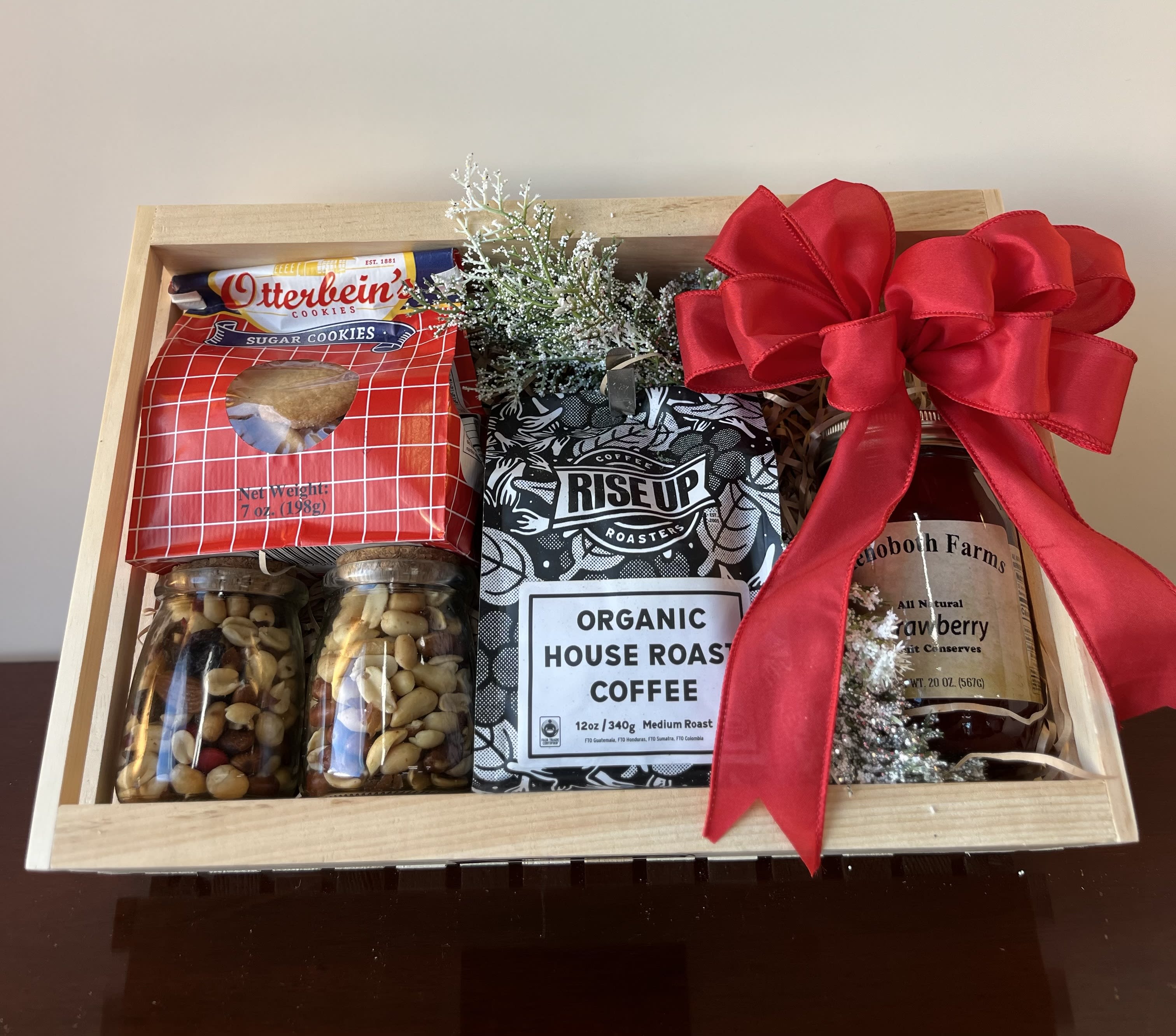 S &amp; H Mercantile Sampler Crate - A selection of the Mercantile's finest wares-jams, cookies and nuts combine to make a truly rewarding tastes of the seasons for those on your list that would enjoy a sampler