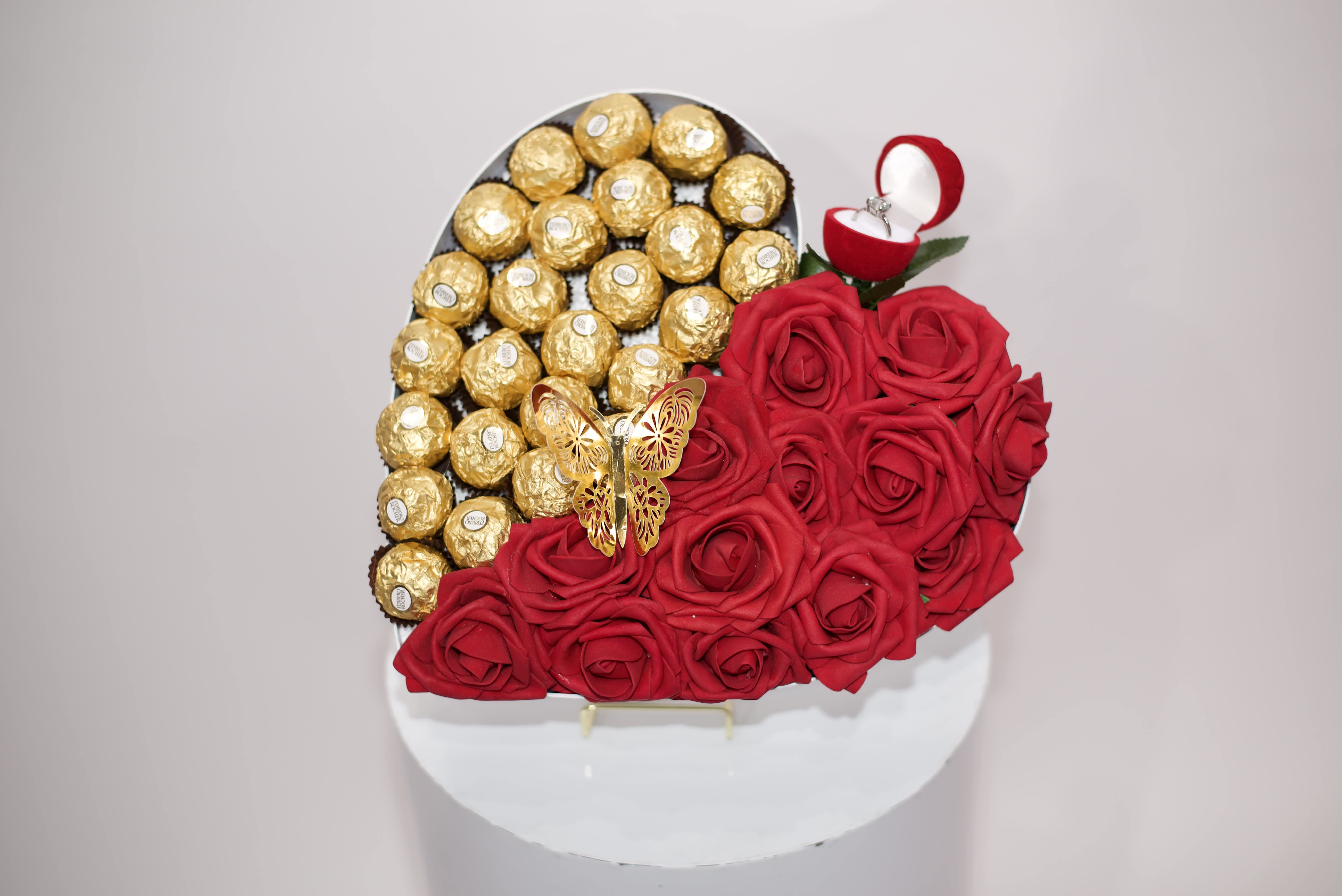 Heart natural roses and chocolate arrangements  - Our heart natural roses and chocolate arrangement with 1 rose ring holder to propose or celebrate anniversary