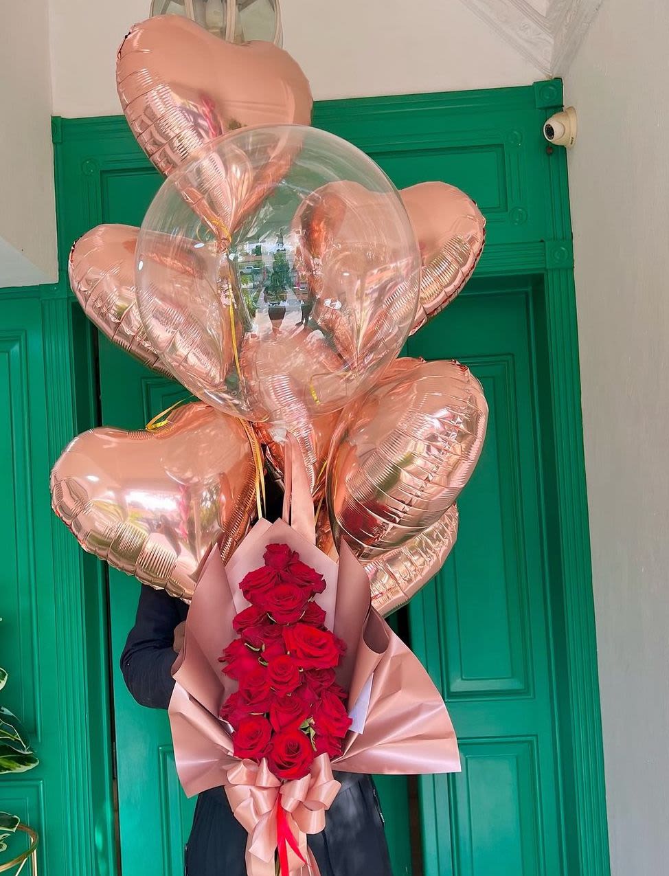 lovely Red and Rose gold - lovely set 18 long stems red roses and 7 helium balloons set 