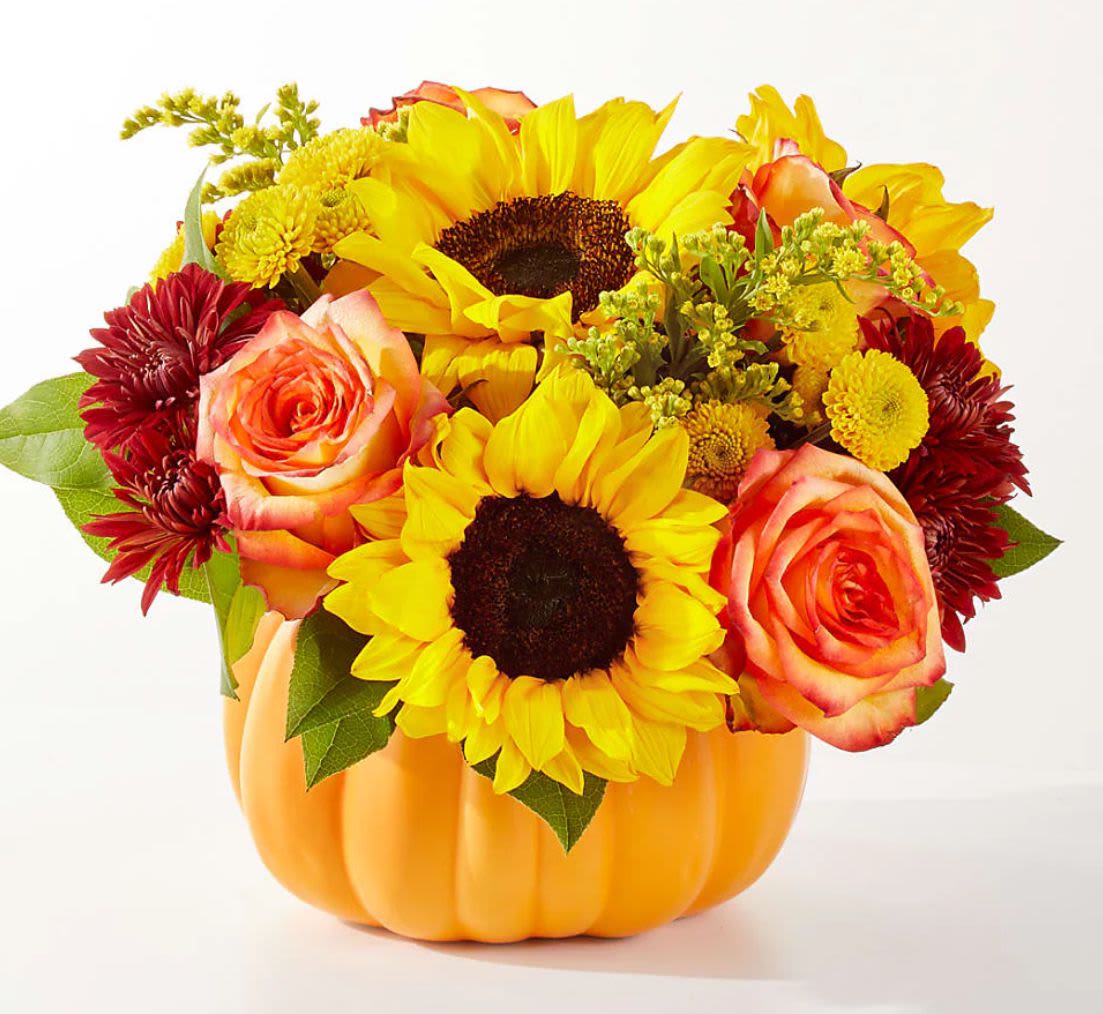 Golden pumpkin - rose, sunflowers, solidago