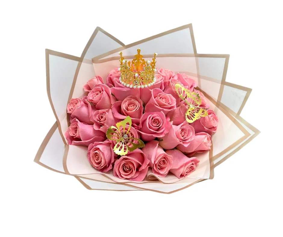 Pink rose with wrap Boquete - 2 dozen of beautiful pink roses Boquete. wrapped in white floral paper. topped of with some gorgeous butterflies and a crown. perfect for anniversaries, birthdays or valentines day 