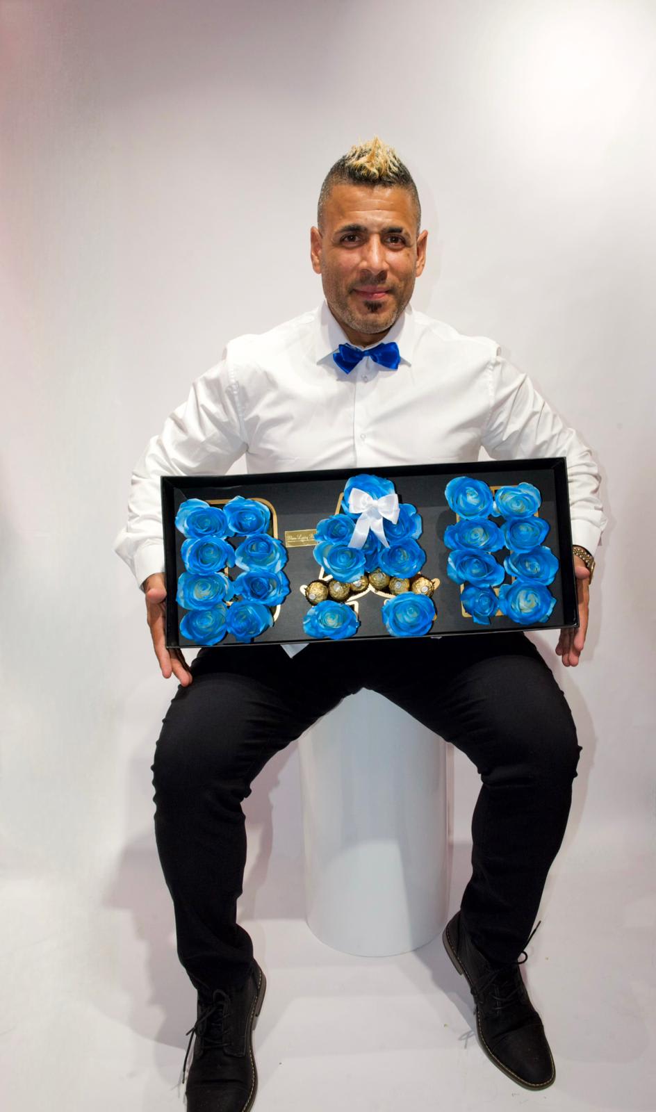 Dad gift box Blue roses - Dad gift box Blue roses, and to top it off some ferrero rocher