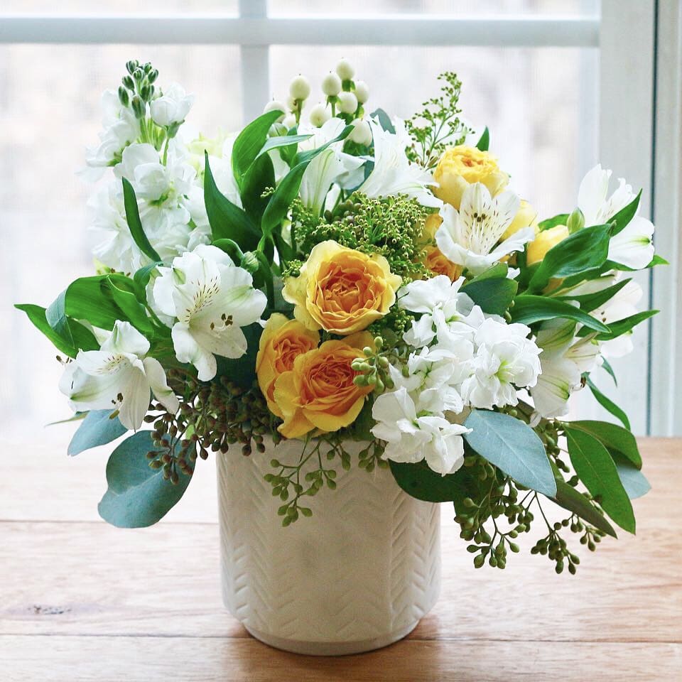 Love yellow  - White &amp; yellow theme