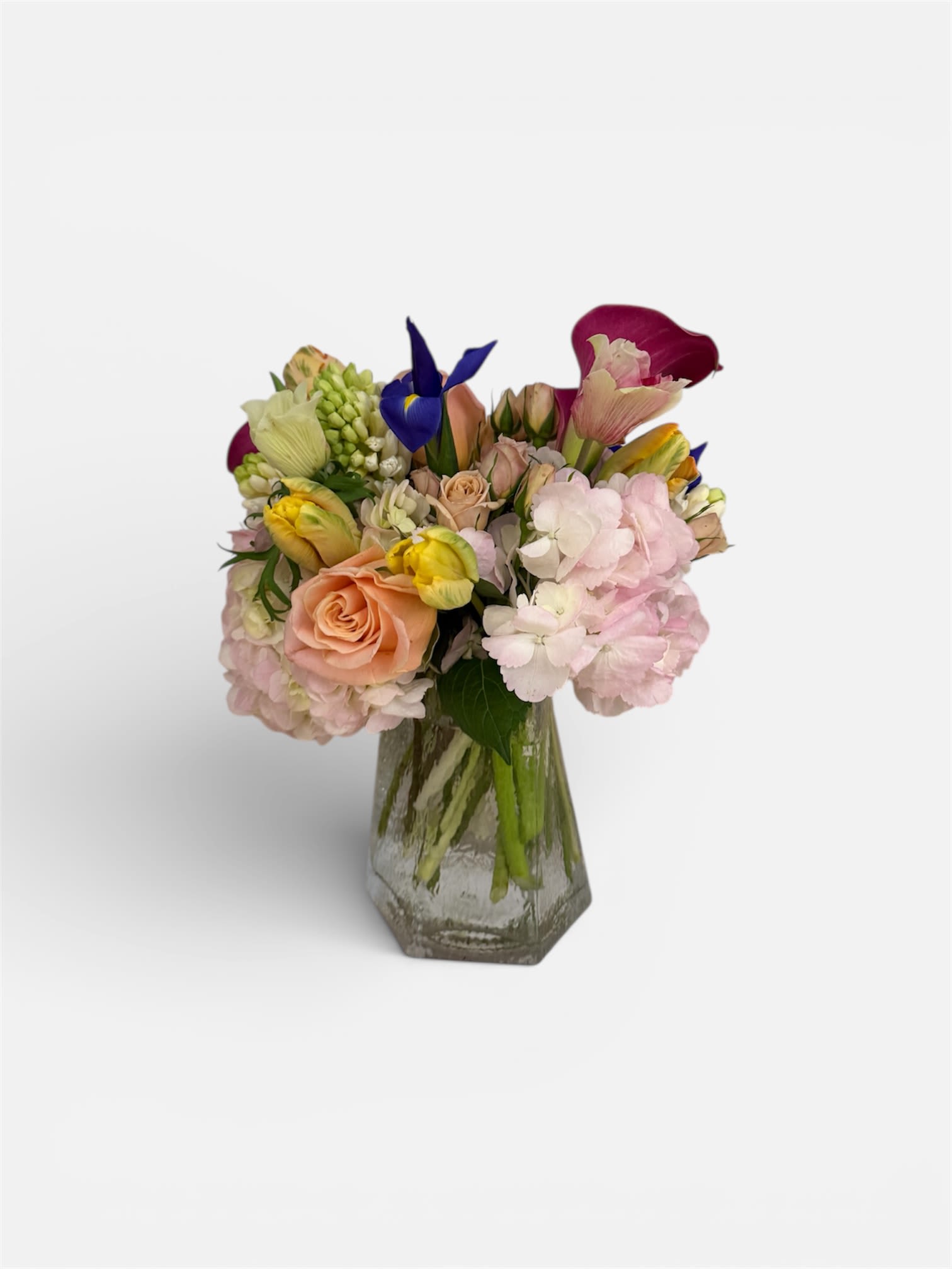 MADISON  - a mix of flowers in extremely luxurious colors made by .BEAUTIFUL FLOWERS.