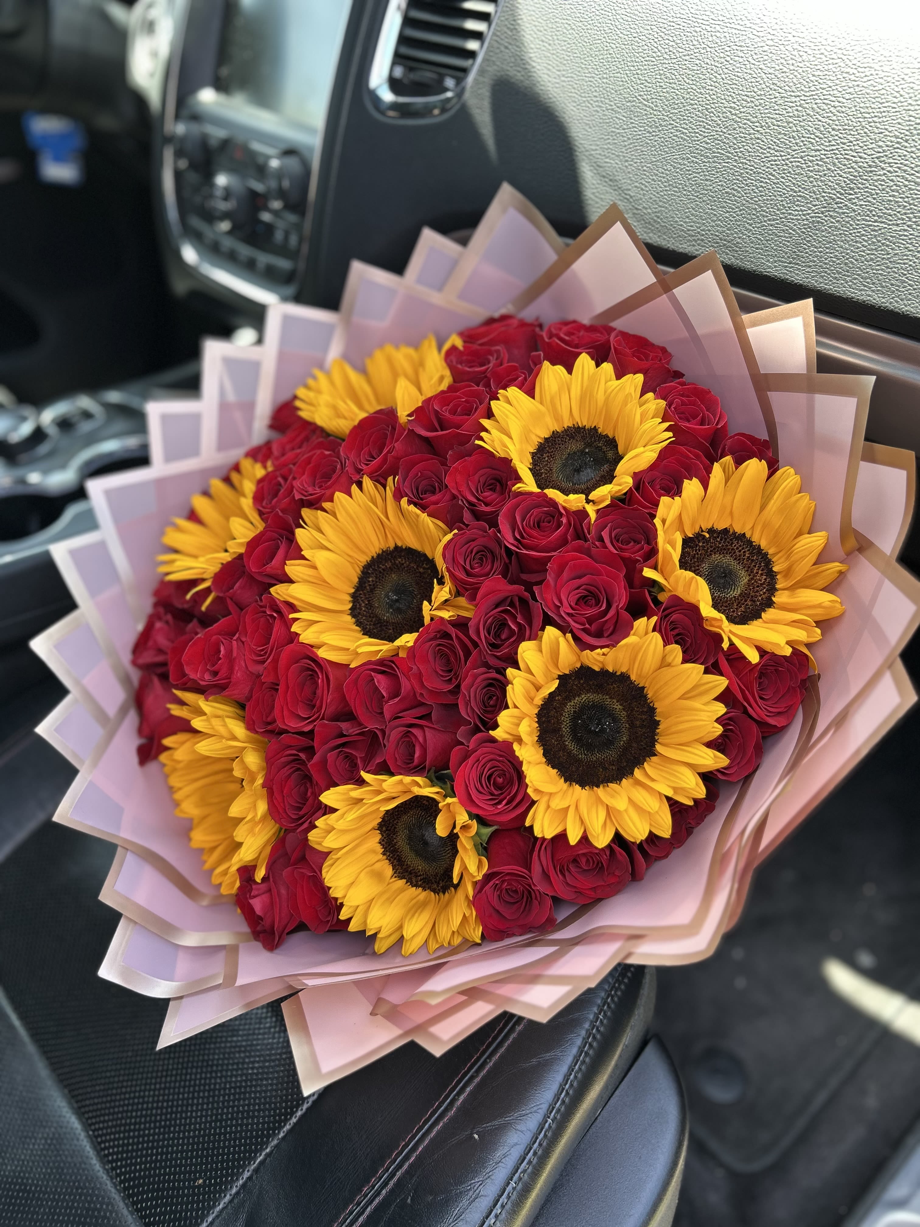 Sunflower Rose - Ramo buchon style, 50 ct red roses mixed with sunflowers 
