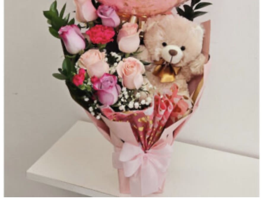 Girly Queen - Beutiful bouquet with roses and teddy bear