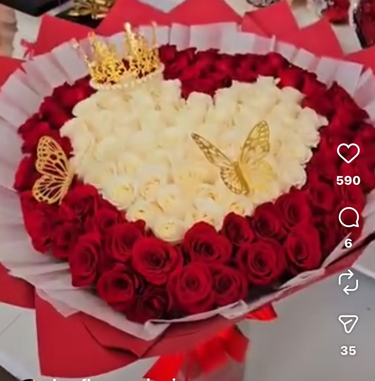 My heart is your - Deluxe bouquet with heart shape and flowers aroung