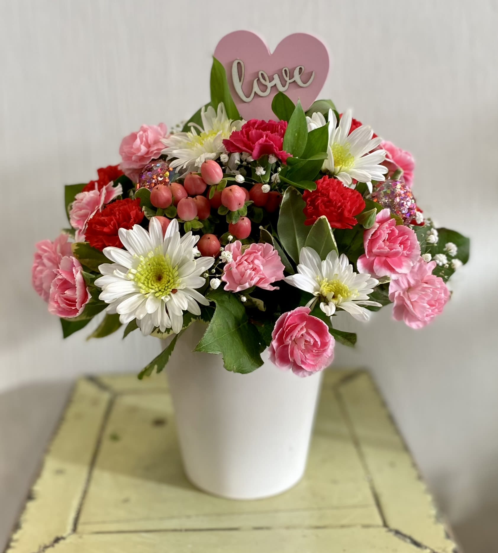 Joyful Heart V - Just the sweetest! A profusion of pink with pops of white, all topped off with a LOVE pick!    The Deluxe version will have a rose added to it!!!!!!
