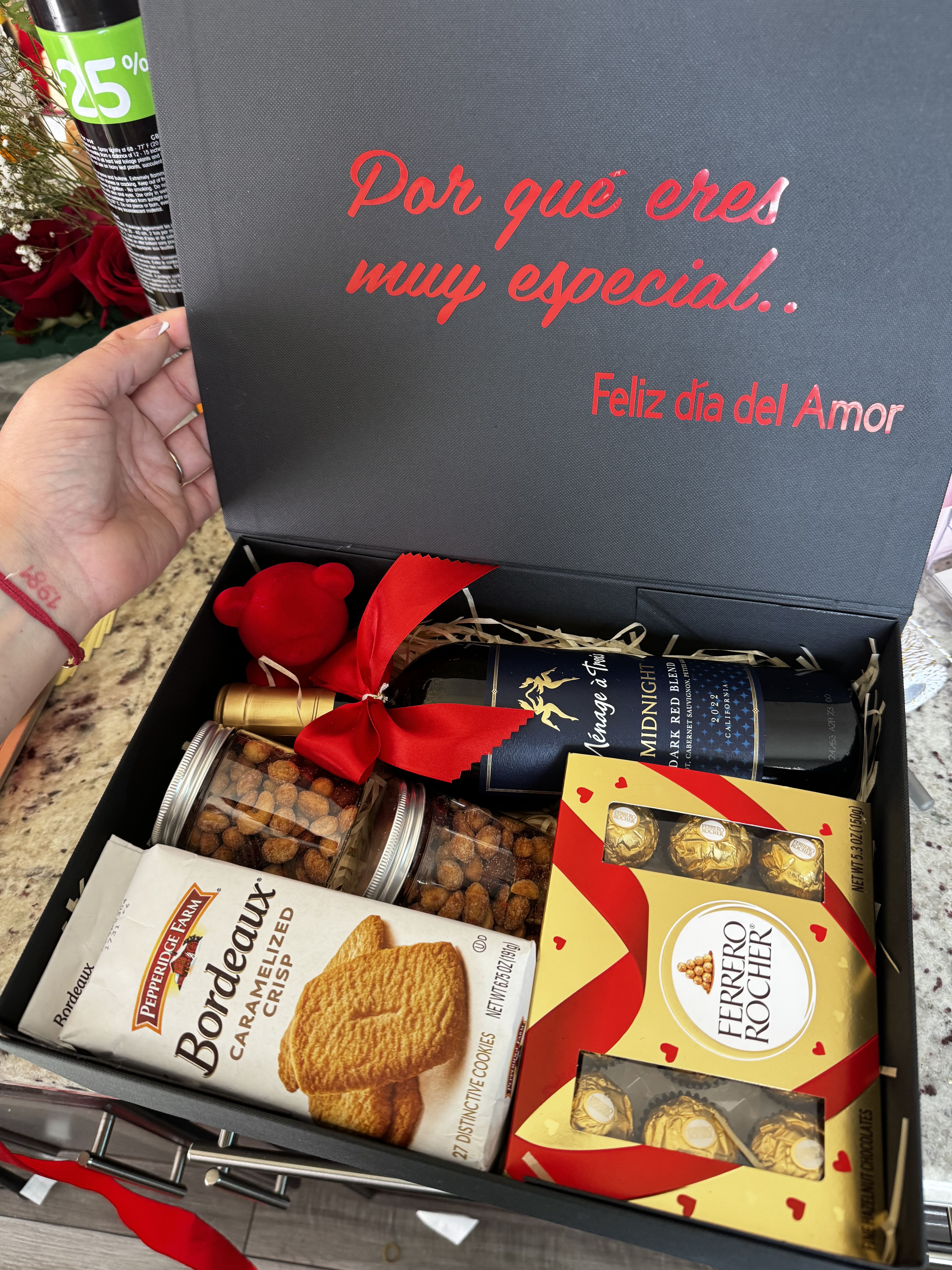 CUSTOM SURPRISE BOX  - BEAUTIFUL BOX BLACK OR WHITE, WINE, CHOCOLATES, COOKIES AND SEEDS INSIDE, PLEASE SEND THE CUSTOM DETAILS, NAME, INSIDE TEXT, BOW AND BOX COLOR, SWEET OR RED WINE.