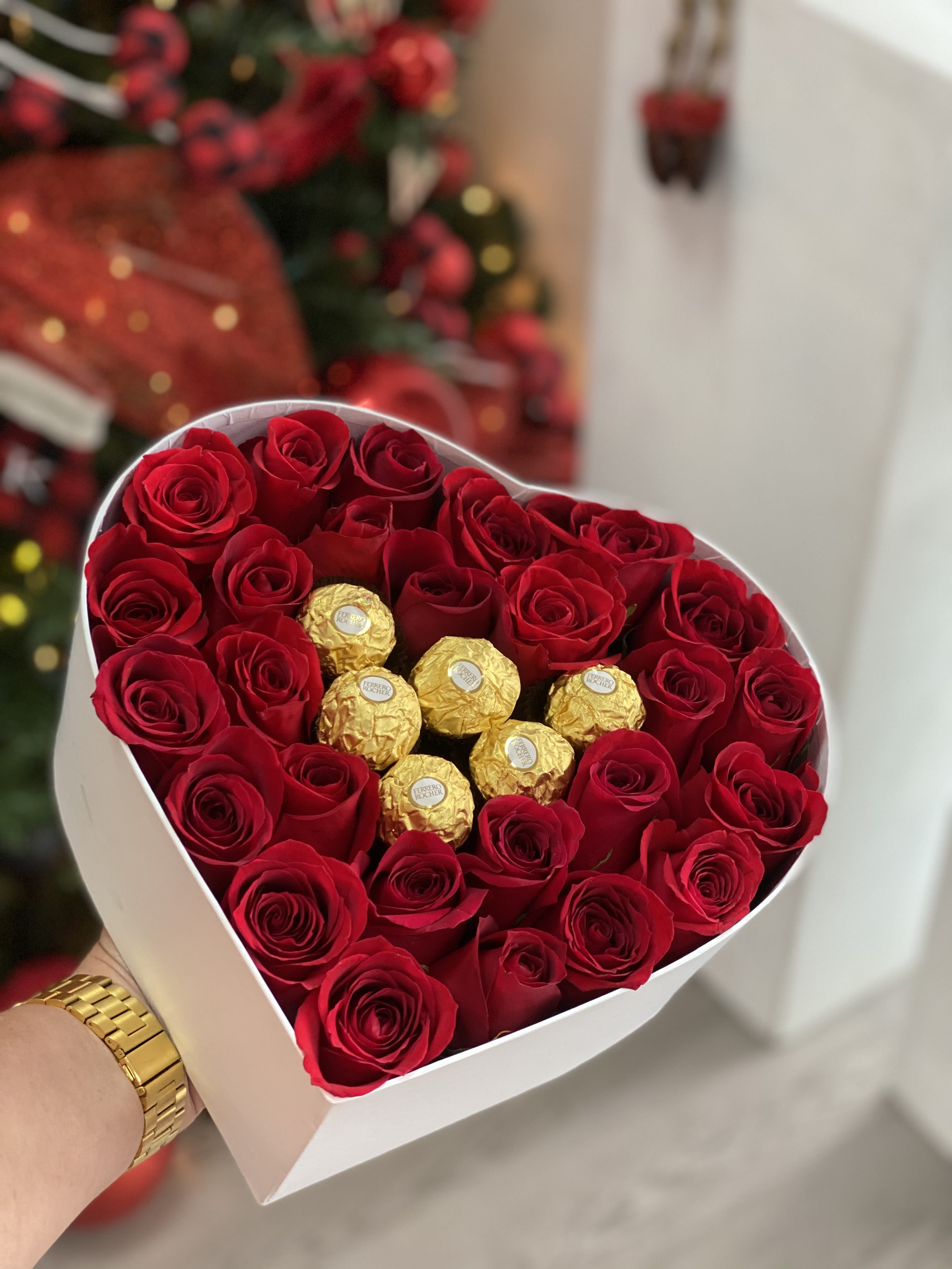 Heart box &amp; Ferrero Rochelle  - Beautiful heart flowers box with Ferrero Rochelle in the middle, black or white box available. 